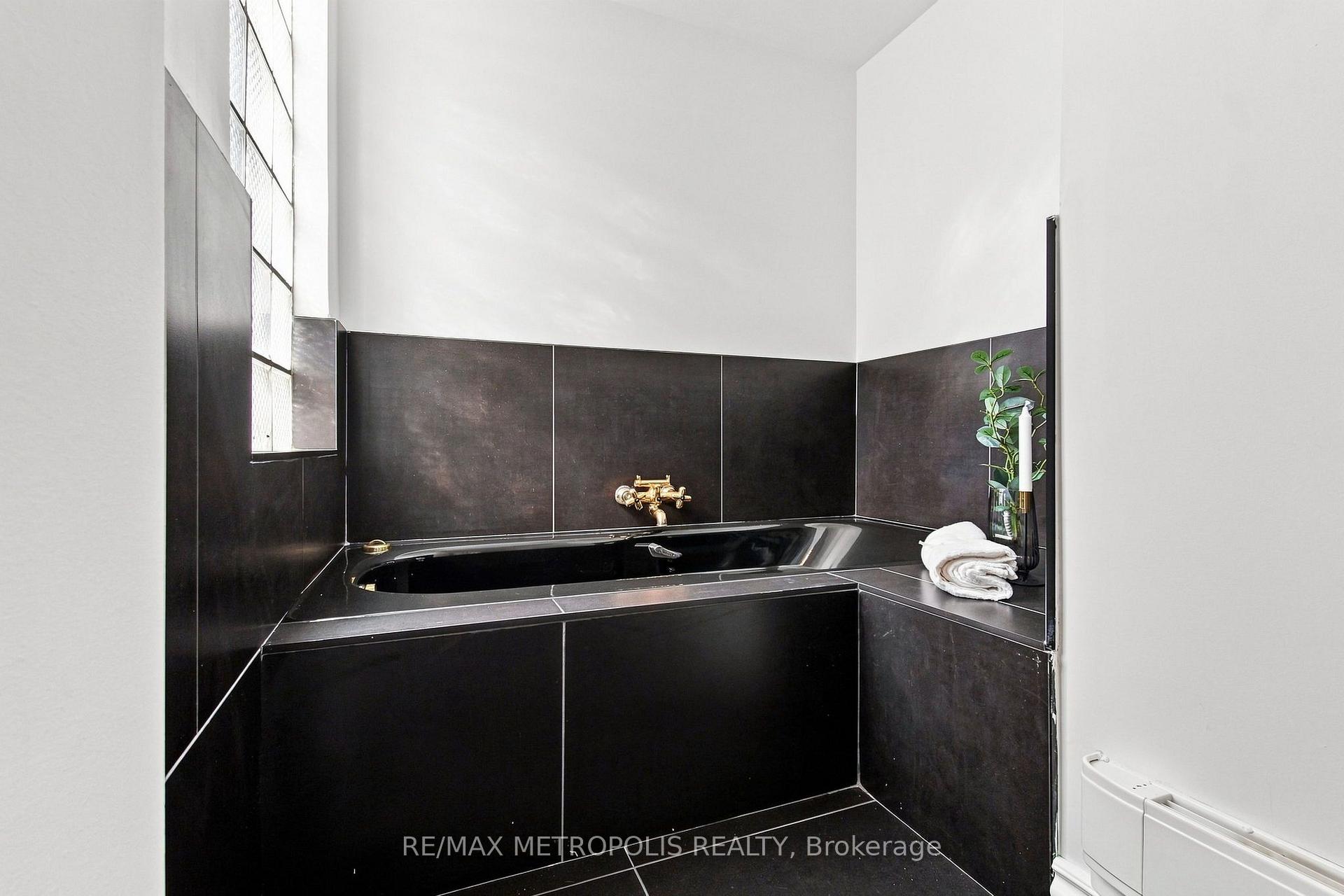 Photo 26 of 24 Marion Street, Toronto, Roncesvalles — HOMEH