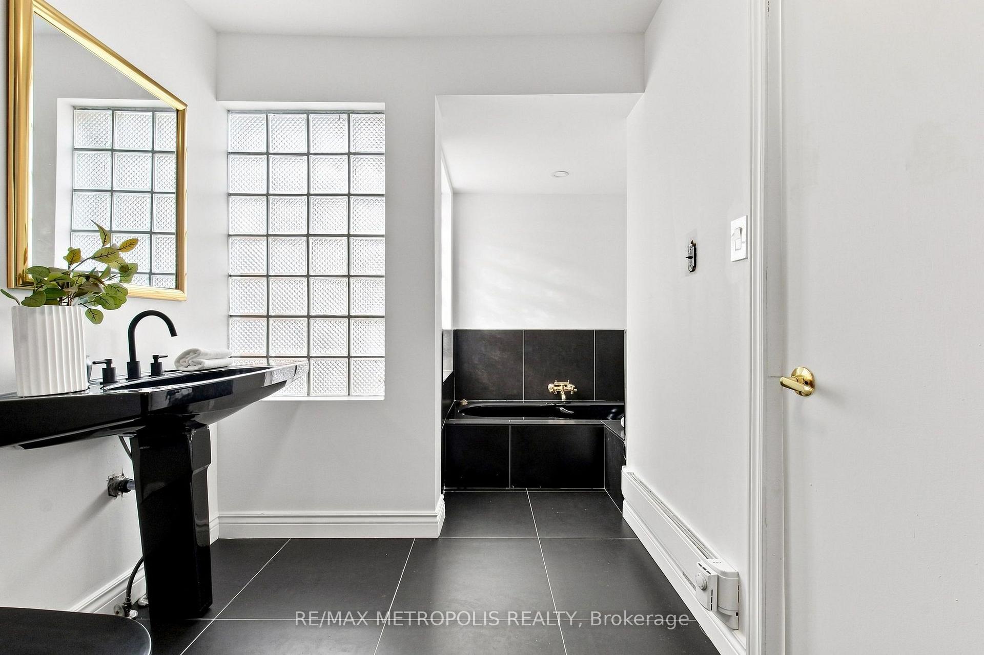 Photo 28 of 24 Marion Street, Toronto, Roncesvalles — HOMEH