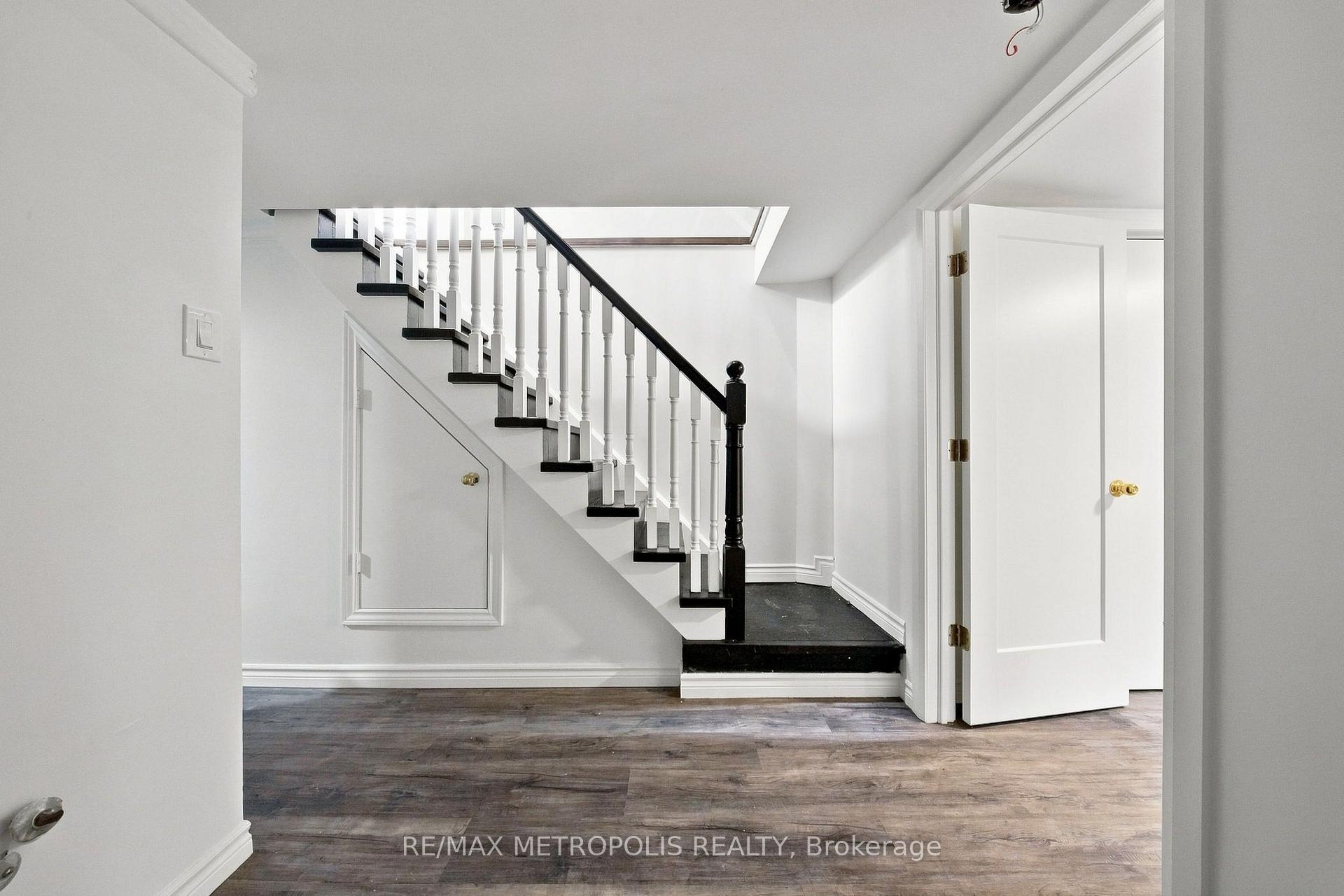 Photo 33 of 24 Marion Street, Toronto, Roncesvalles — HOMEH