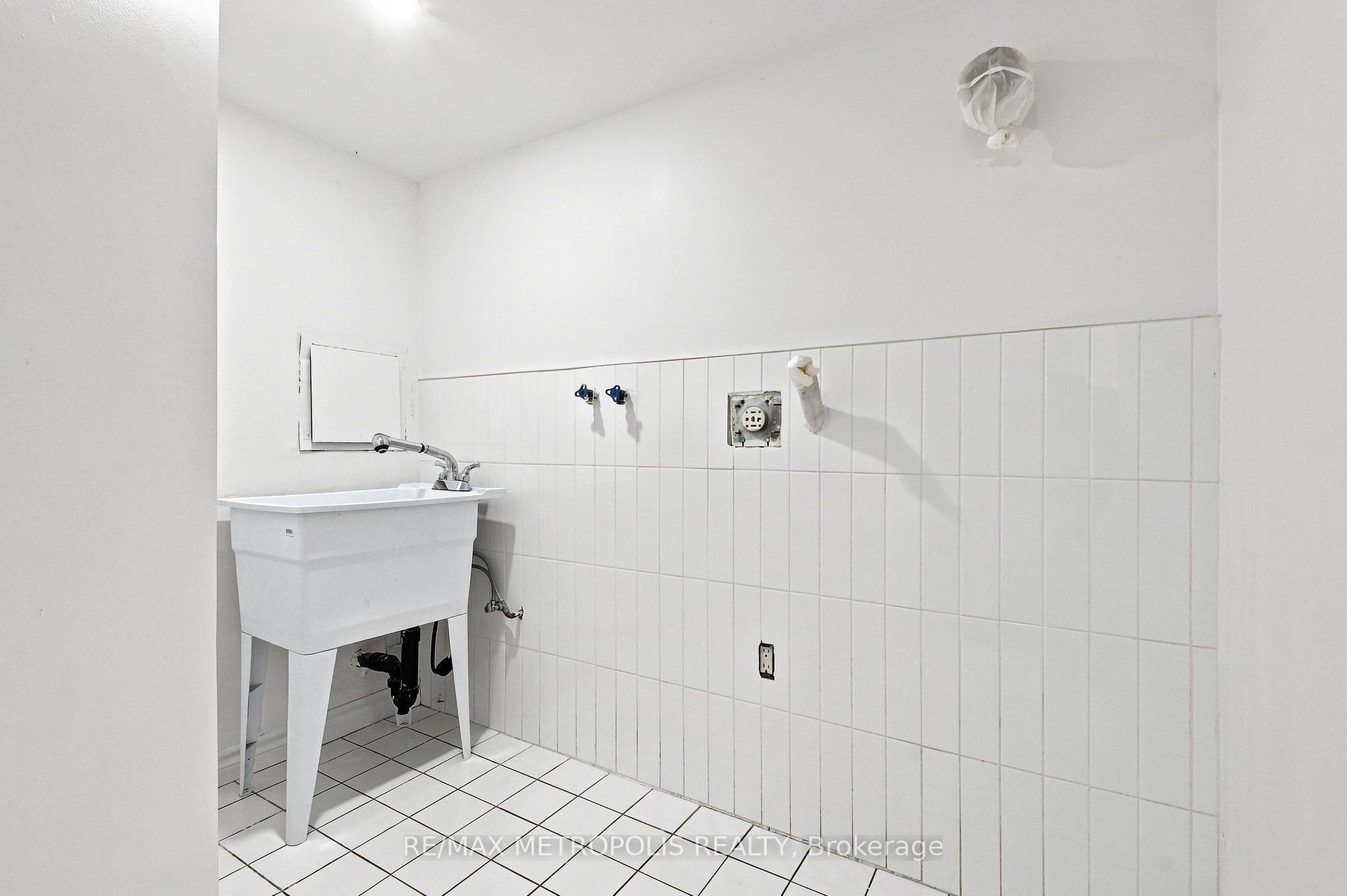 Photo 35 of 24 Marion Street, Toronto, Roncesvalles — HOMEH