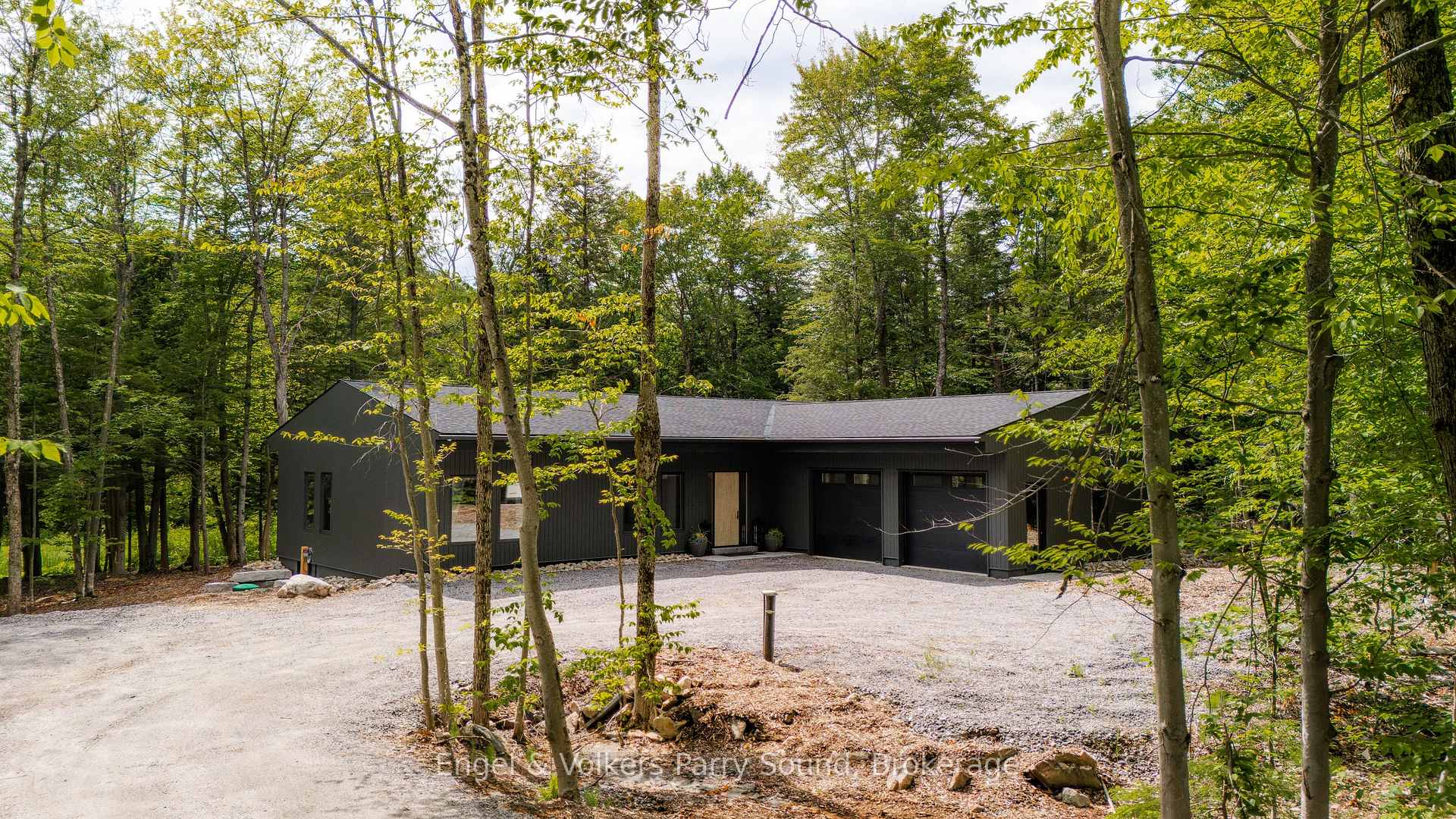 Photo 33 of 15 Beechwood Drive, Seguin — HOMEH