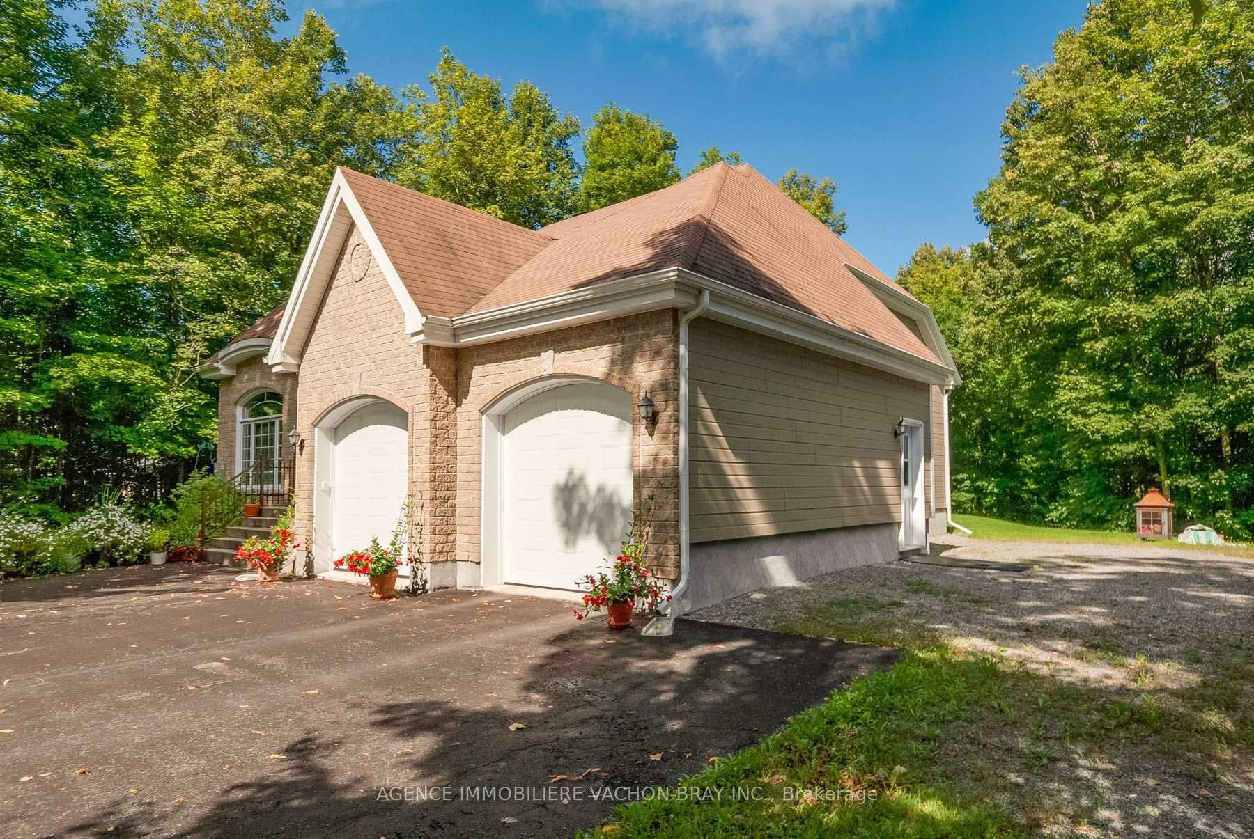 Photo 3 of 20233 Maple Road, South Glengarry, South Glengarry (Charlottenburgh) Twp — HOMEH