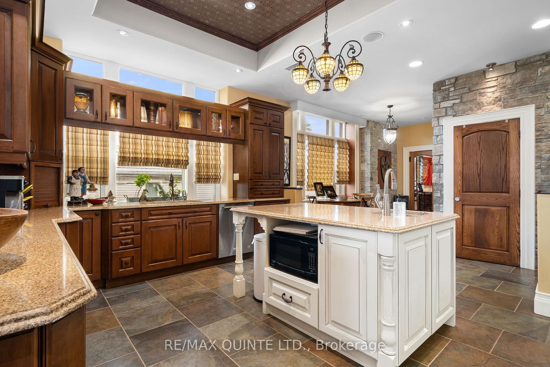 Photo 11 of 229 Main Street, Prince Edward County, Picton — HOMEH