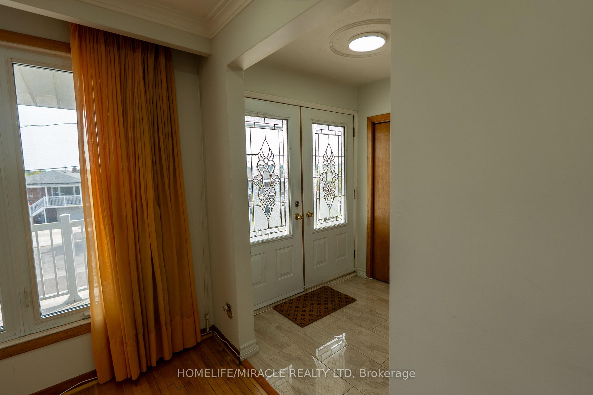 Photo 4 of 12 Brubeck Road, North York, Humbermede — HOMEH