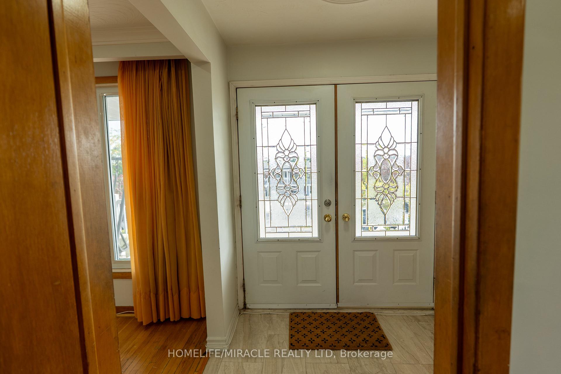 Photo 5 of 12 Brubeck Road, North York, Humbermede — HOMEH