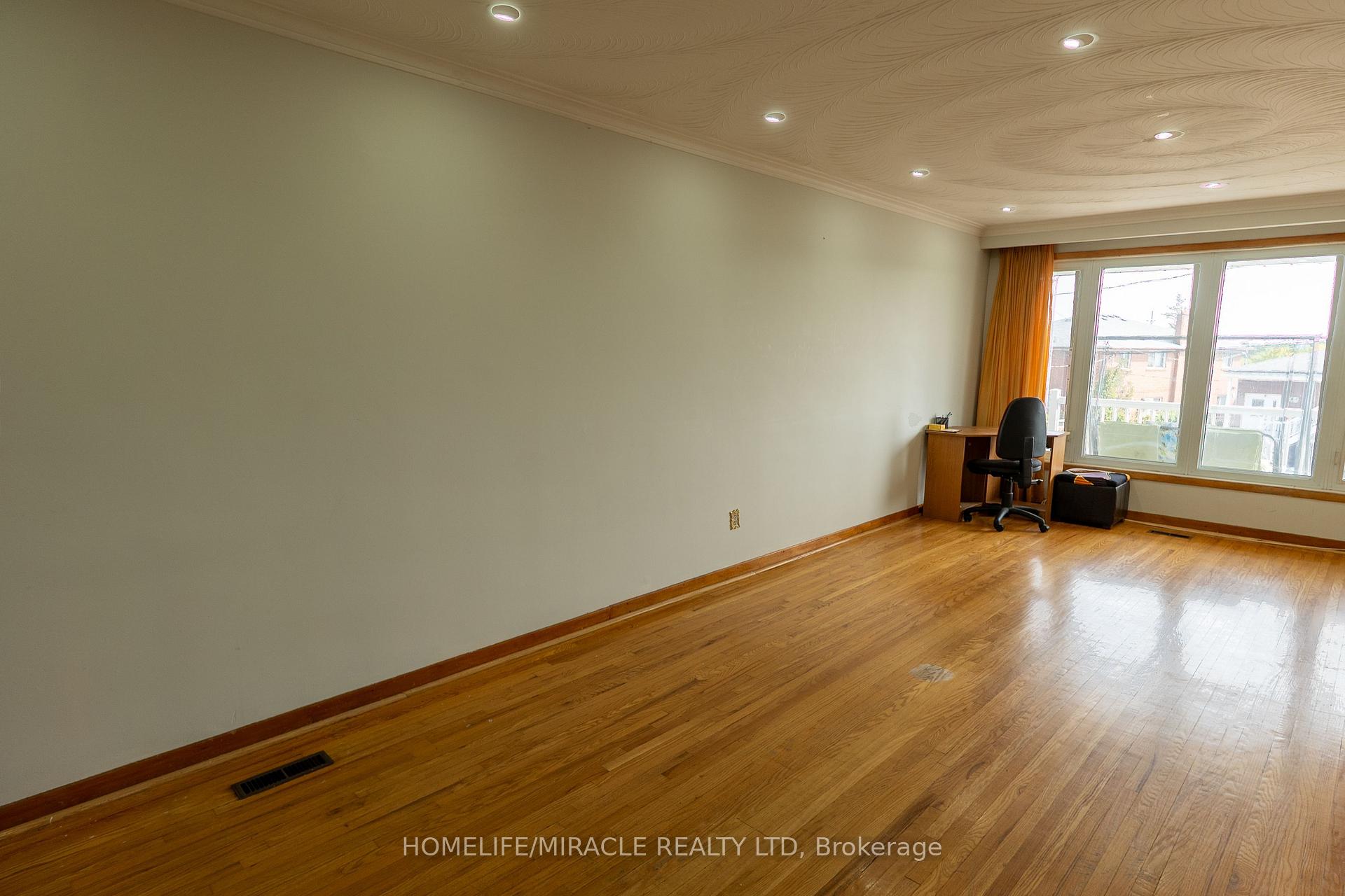 Photo 7 of 12 Brubeck Road, North York, Humbermede — HOMEH