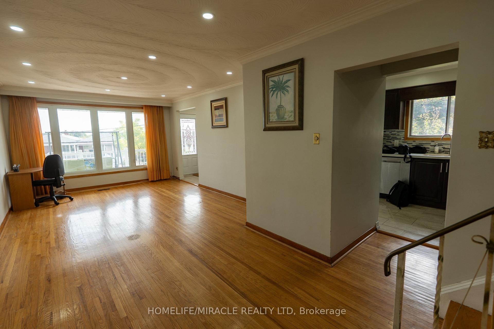 Photo 8 of 12 Brubeck Road, North York, Humbermede — HOMEH