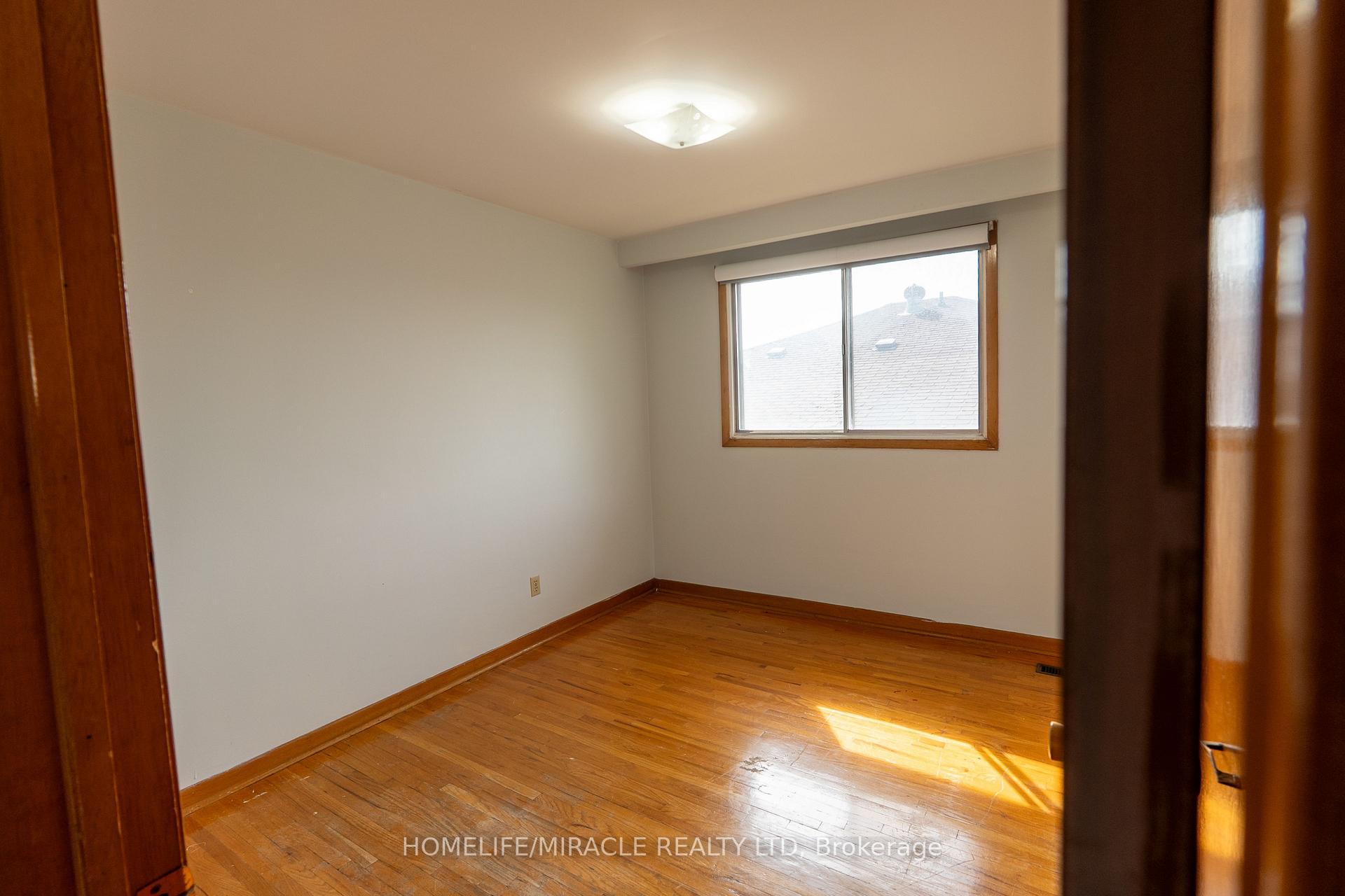 Photo 43 of 12 Brubeck Road, North York, Humbermede — HOMEH