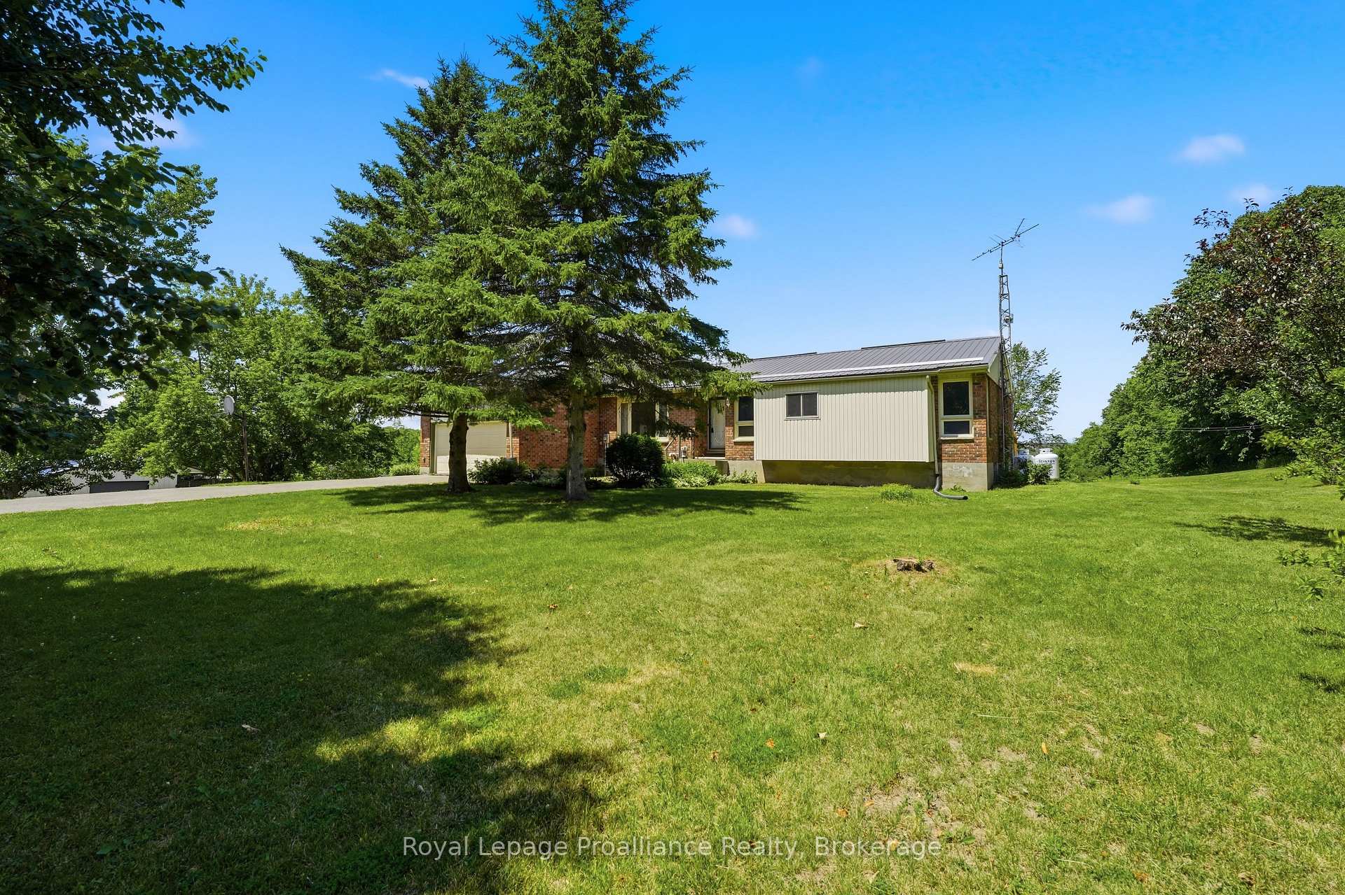 Photo 3 of 555 Bethel Road, Belleville, Thurlow Ward — HOMEH