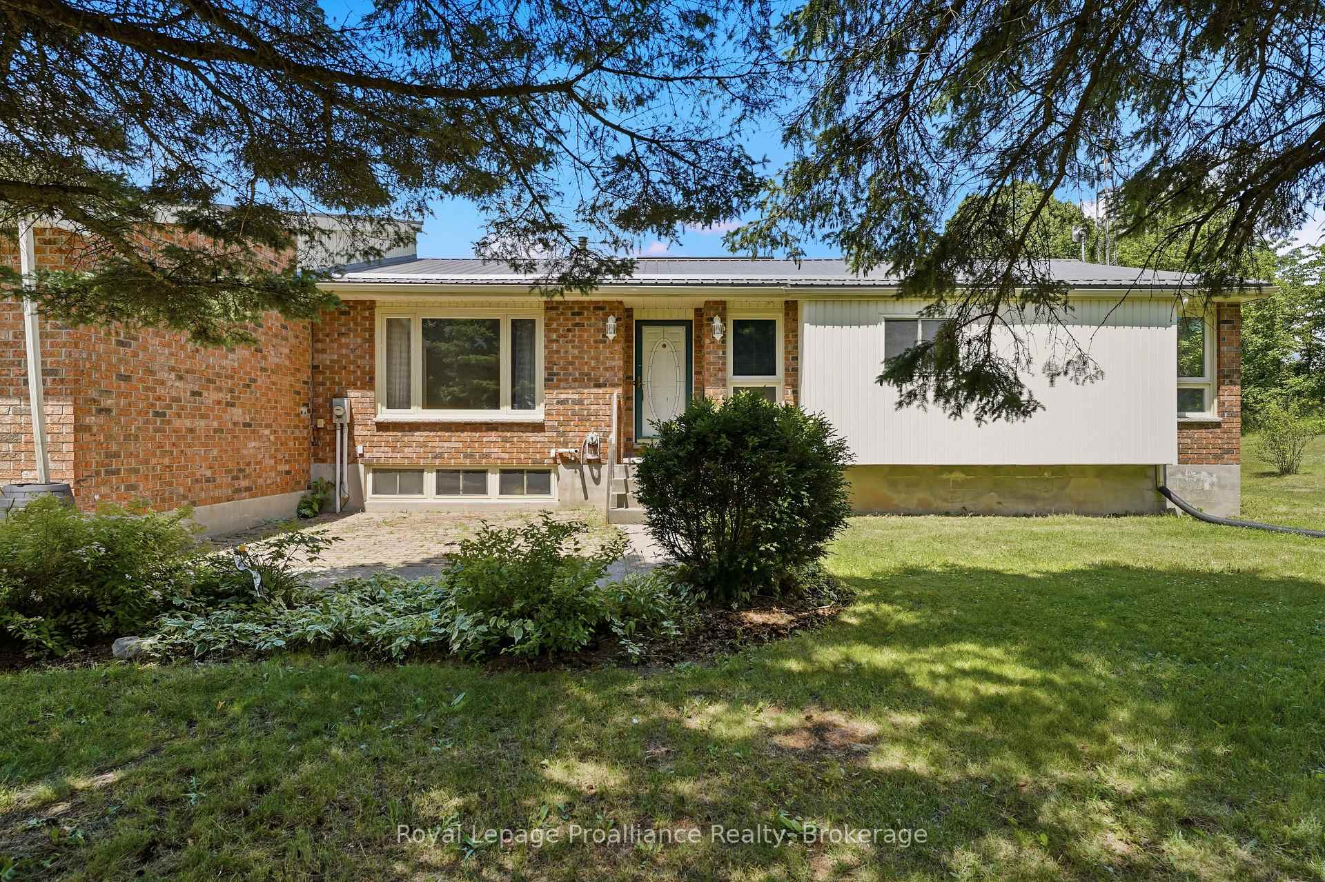 Photo 4 of 555 Bethel Road, Belleville, Thurlow Ward — HOMEH