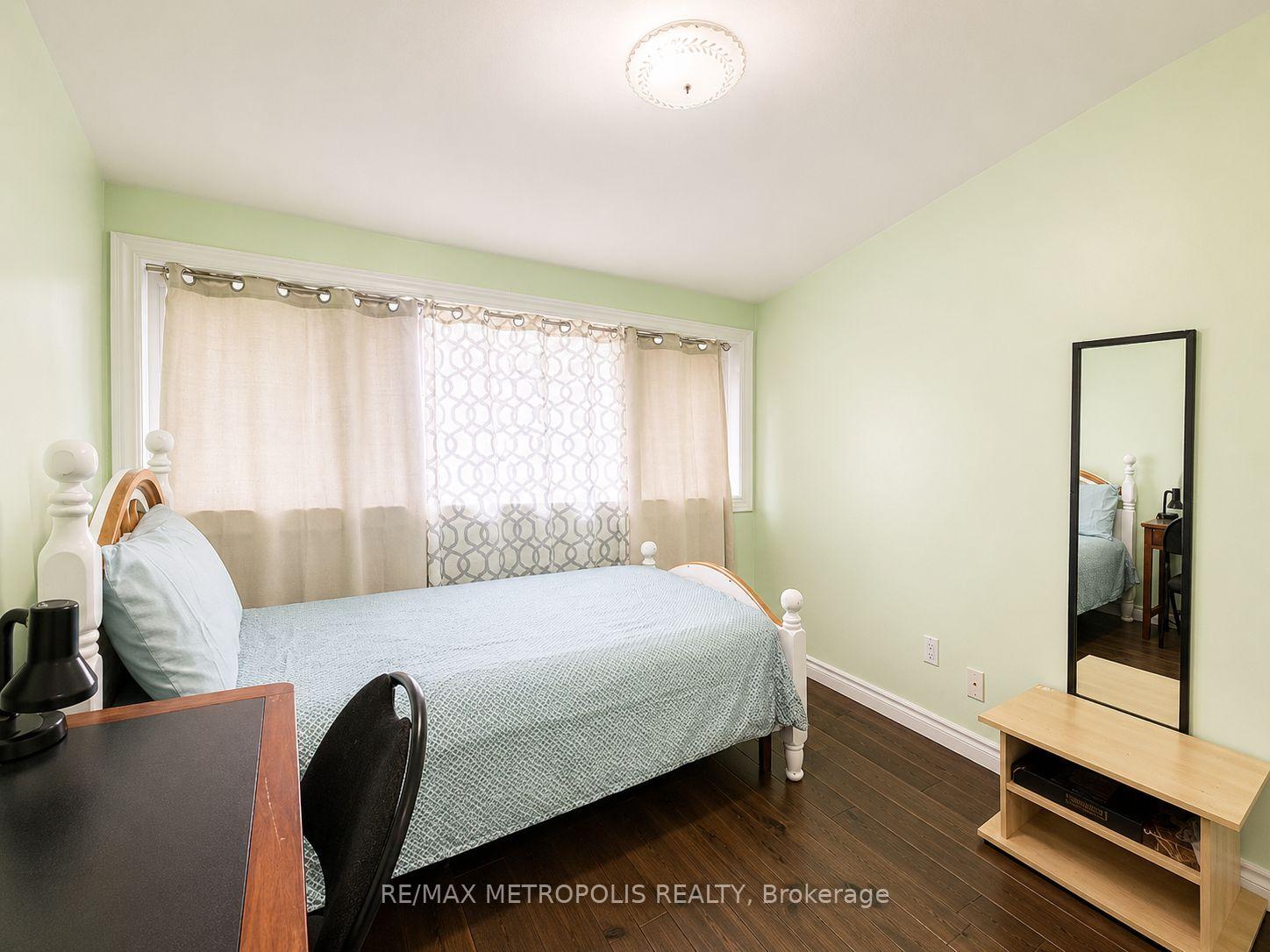 Photo 7 of 24 Enclave Mews, North York, York University Heights — HOMEH