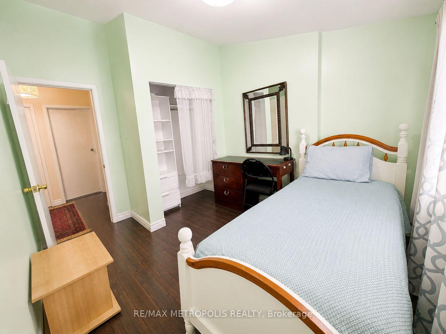 Photo 8 of 24 Enclave Mews, North York, York University Heights — HOMEH