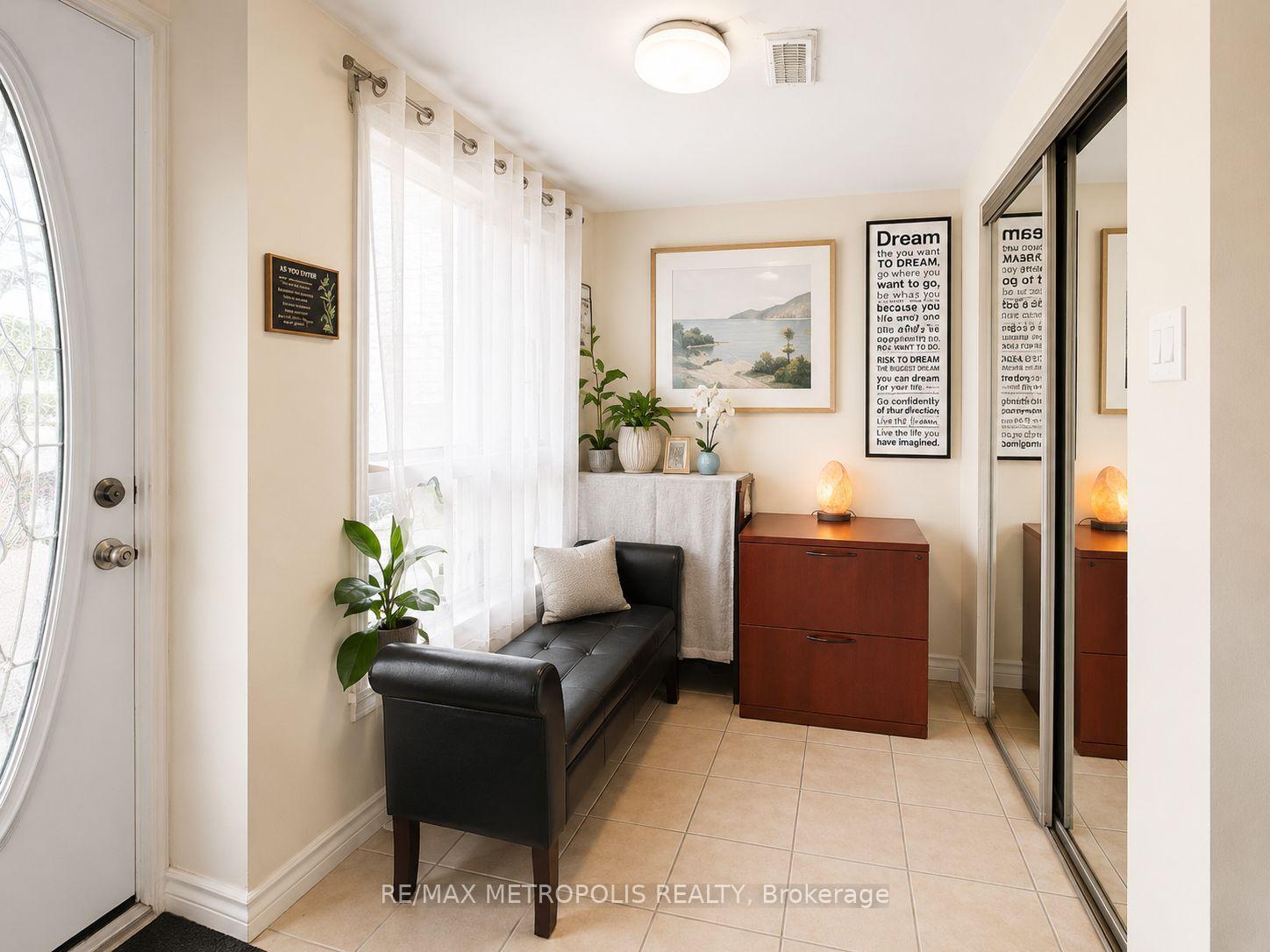 Photo 9 of 24 Enclave Mews, North York, York University Heights — HOMEH