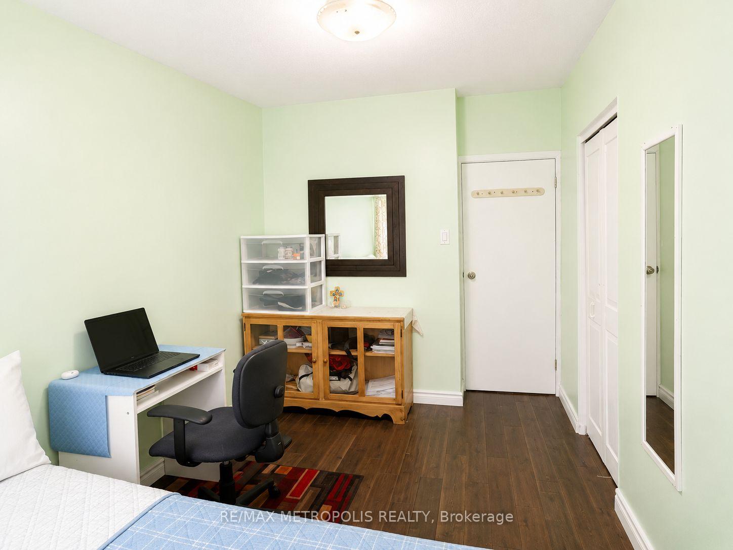 Photo 11 of 24 Enclave Mews, North York, York University Heights — HOMEH
