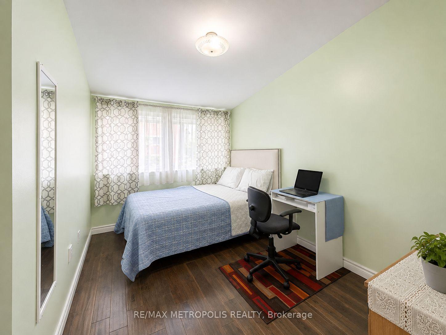 Photo 12 of 24 Enclave Mews, North York, York University Heights — HOMEH