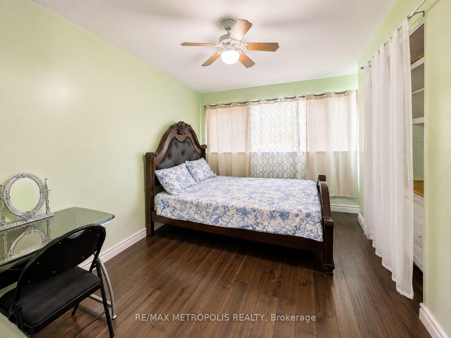 Photo 13 of 24 Enclave Mews, North York, York University Heights — HOMEH