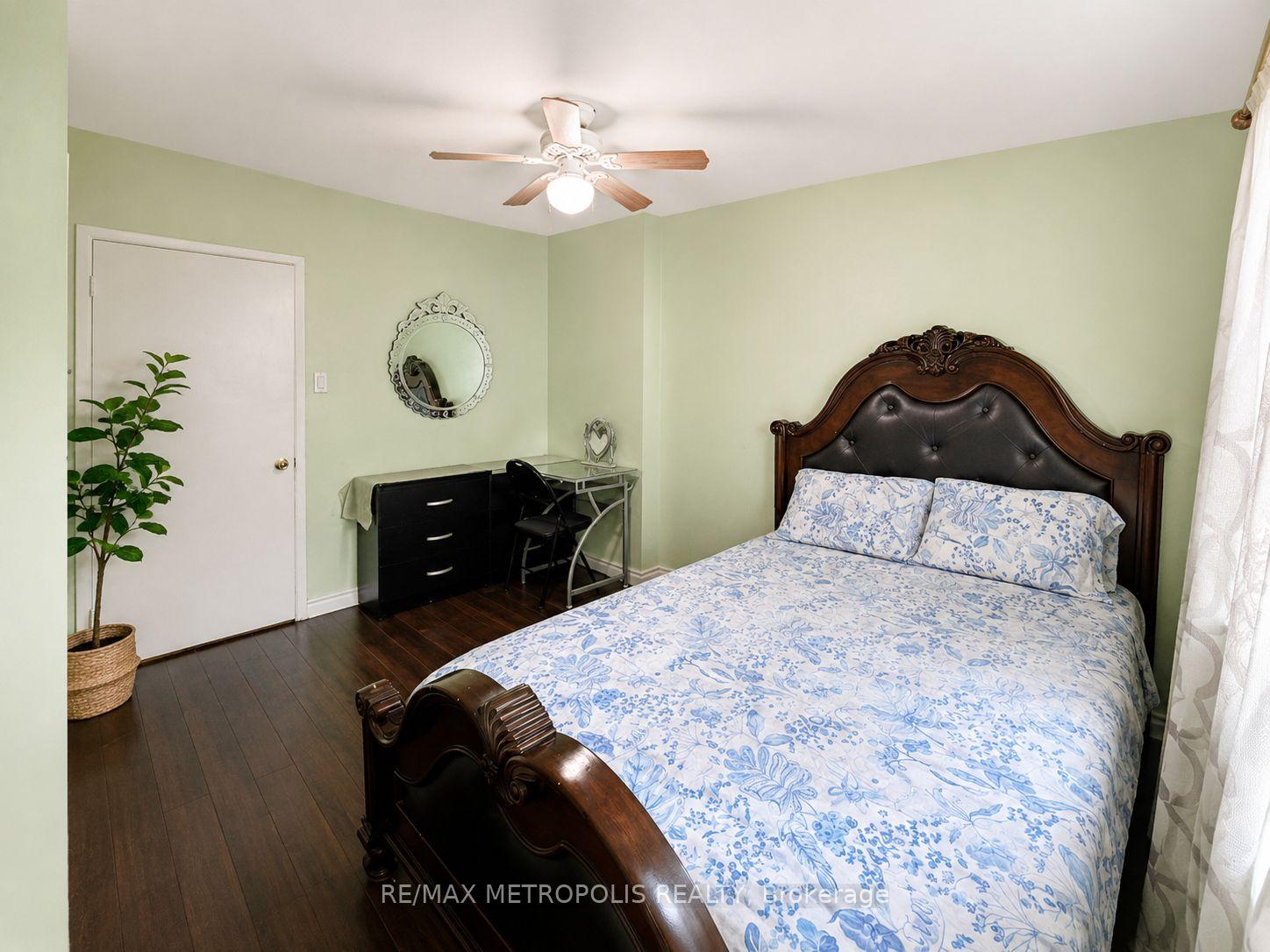 Photo 14 of 24 Enclave Mews, North York, York University Heights — HOMEH