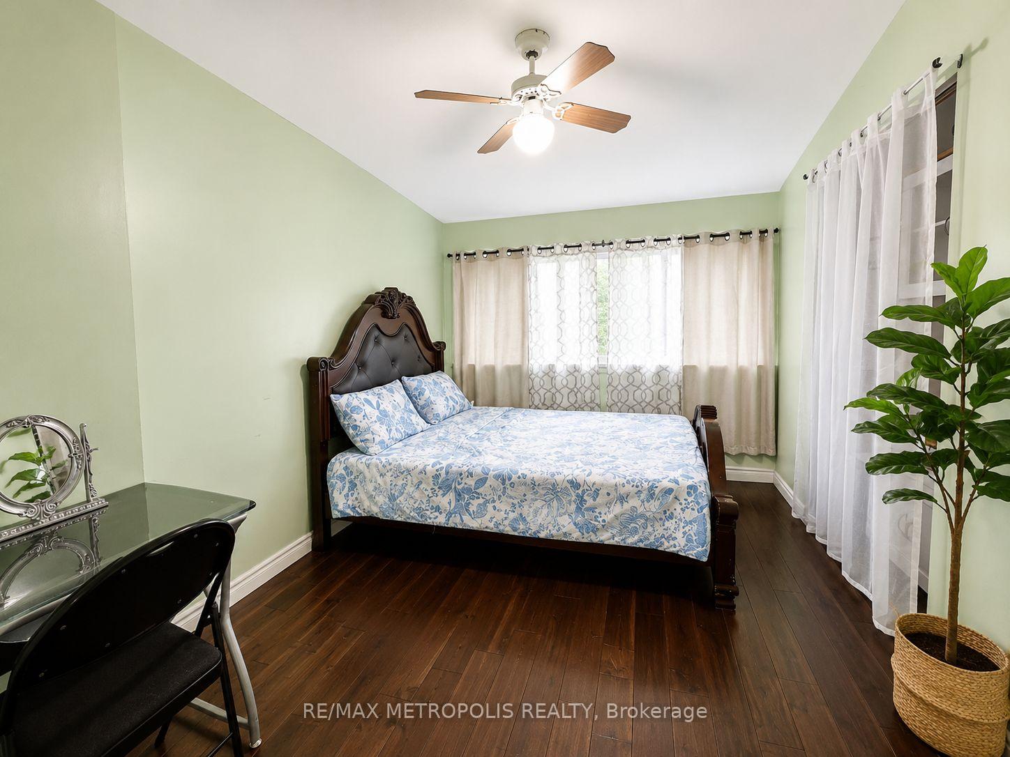 Photo 15 of 24 Enclave Mews, North York, York University Heights — HOMEH