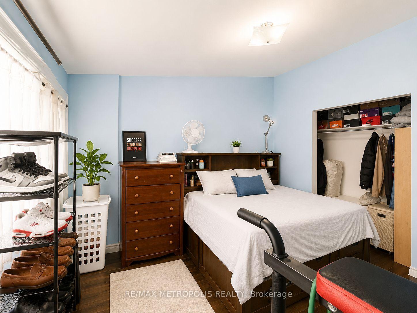 Photo 18 of 24 Enclave Mews, North York, York University Heights — HOMEH