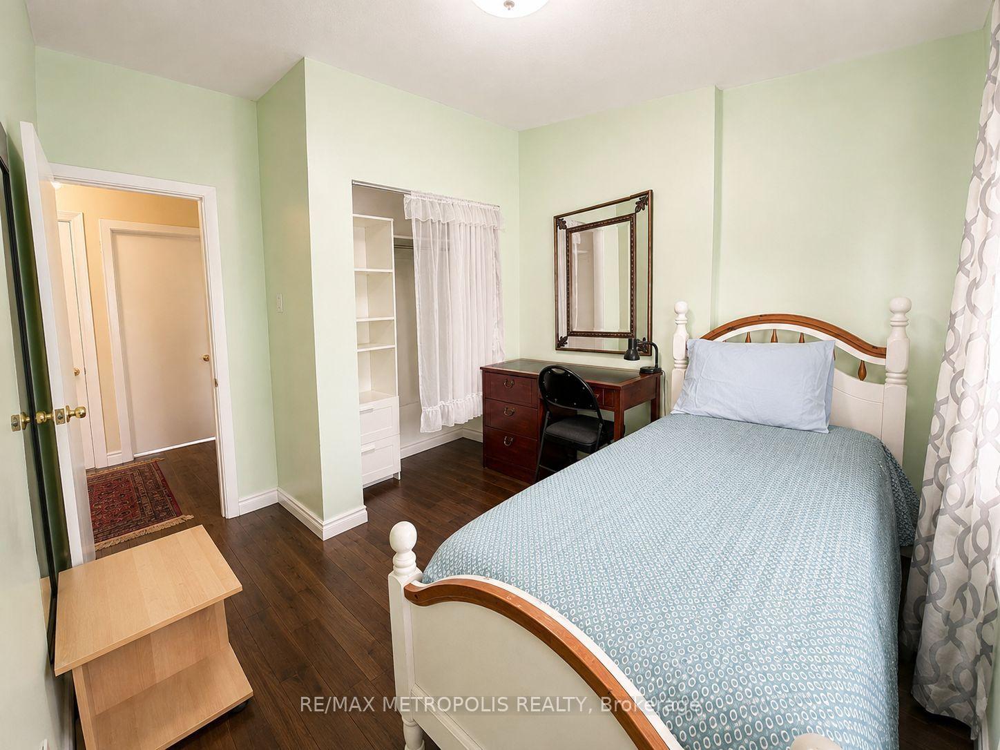 Photo 19 of 24 Enclave Mews, North York, York University Heights — HOMEH