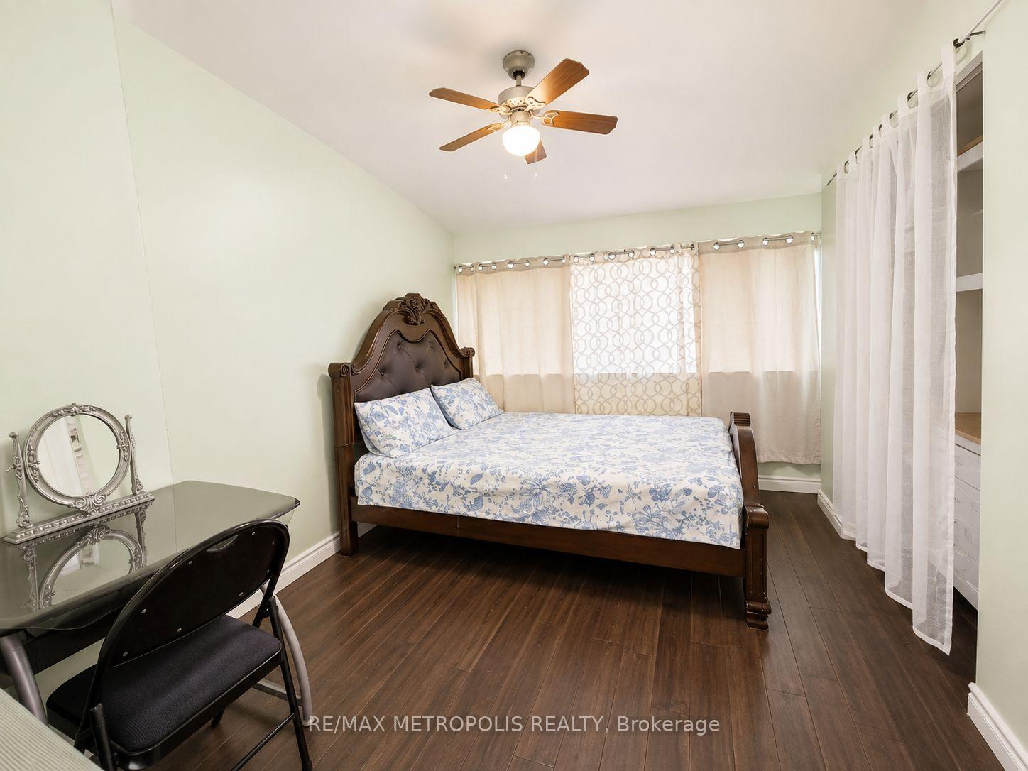 Photo 20 of 24 Enclave Mews, North York, York University Heights — HOMEH