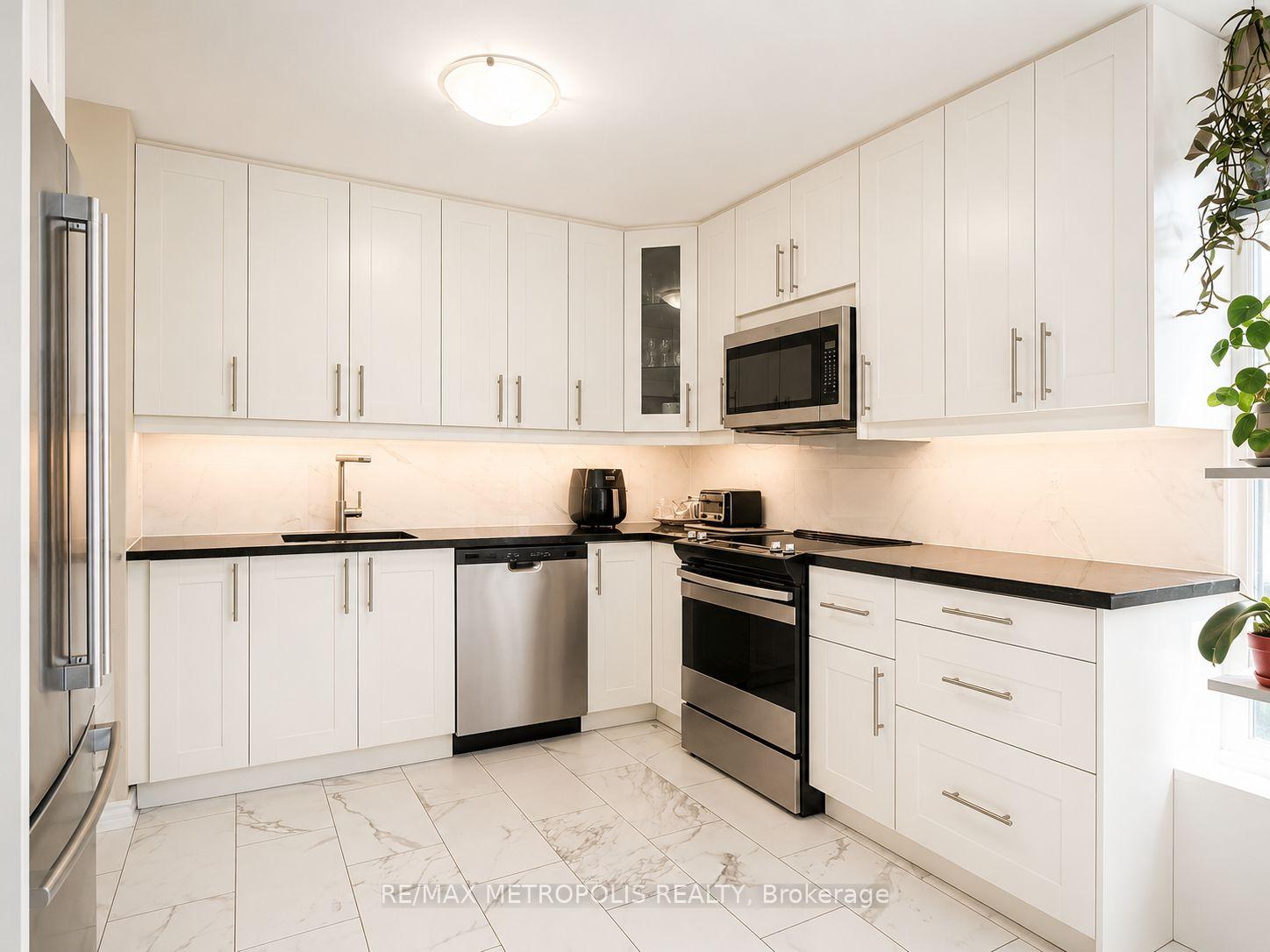 Photo 22 of 24 Enclave Mews, North York, York University Heights — HOMEH