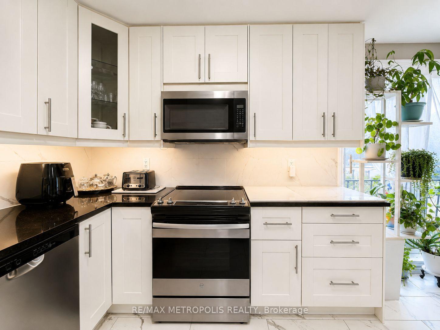 Photo 23 of 24 Enclave Mews, North York, York University Heights — HOMEH
