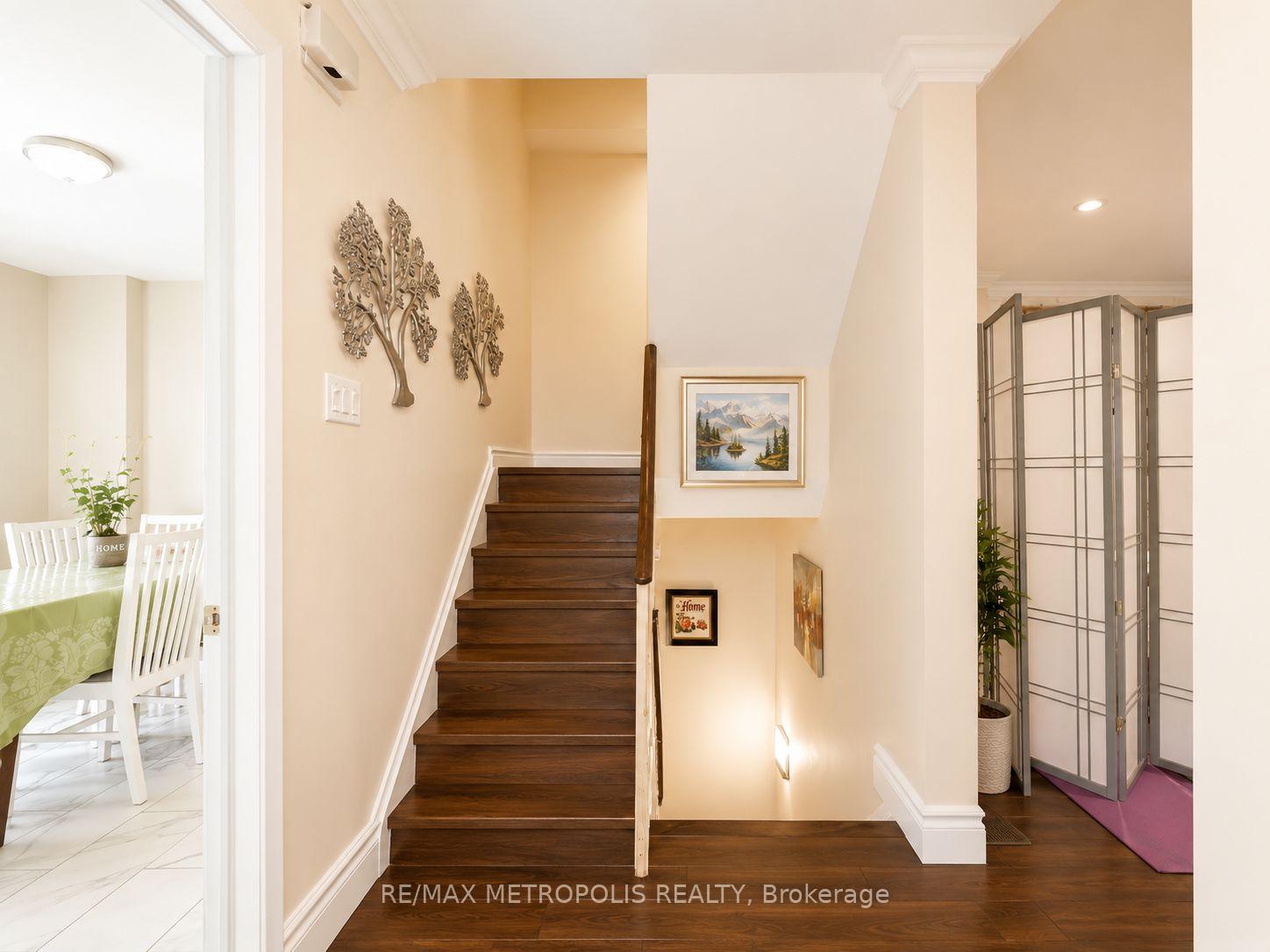 Photo 30 of 24 Enclave Mews, North York, York University Heights — HOMEH