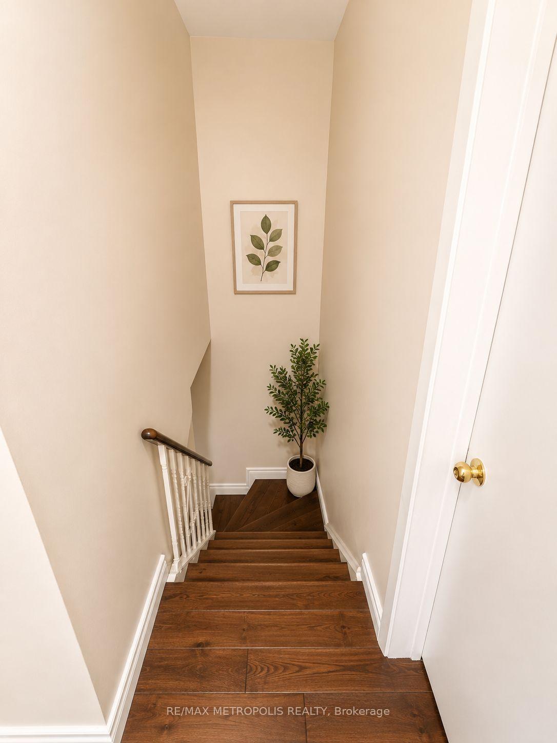 Photo 31 of 24 Enclave Mews, North York, York University Heights — HOMEH
