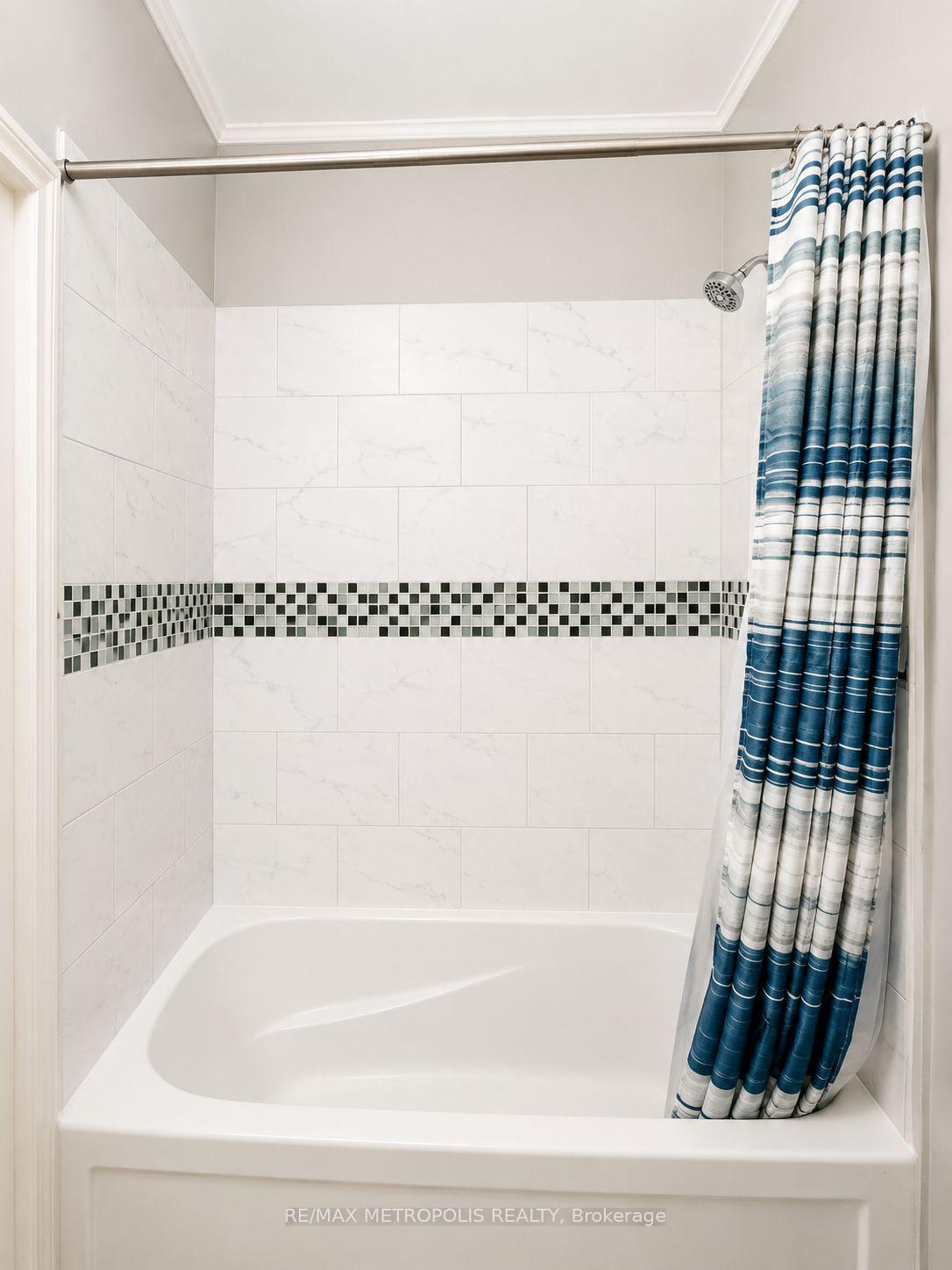 Photo 33 of 24 Enclave Mews, North York, York University Heights — HOMEH