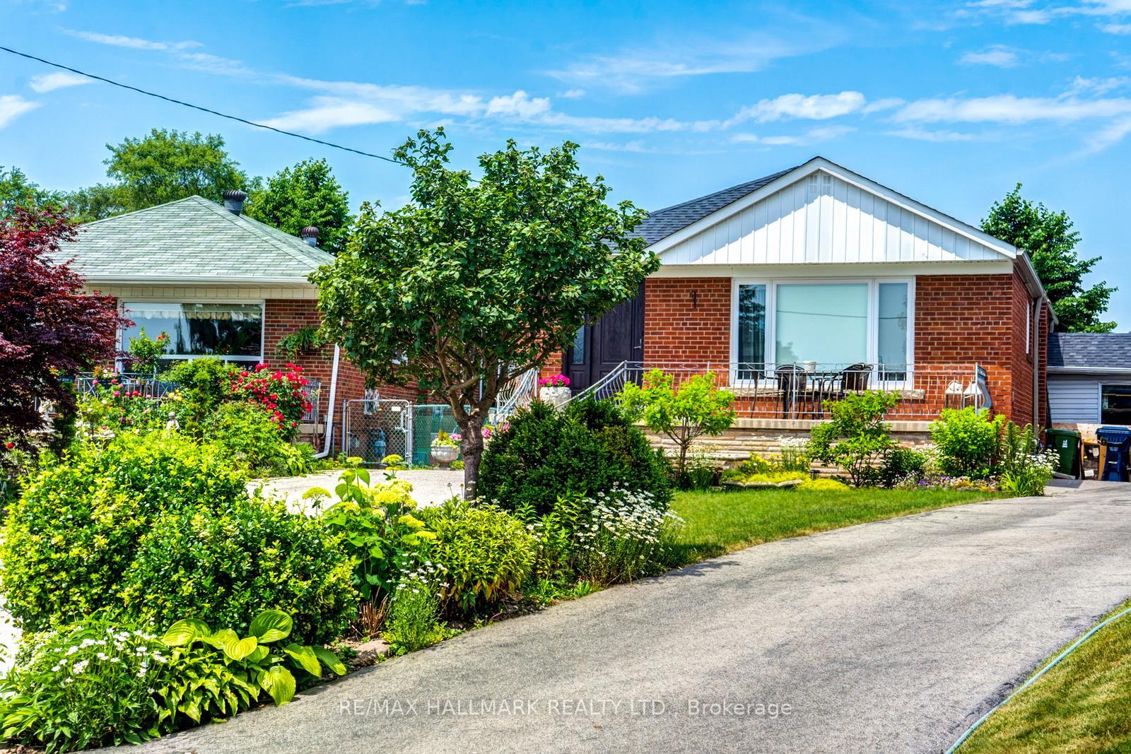 Photo 3 of 110 Trinnell Boulevard, Scarborough, Clairlea-Birchmount — HOMEH