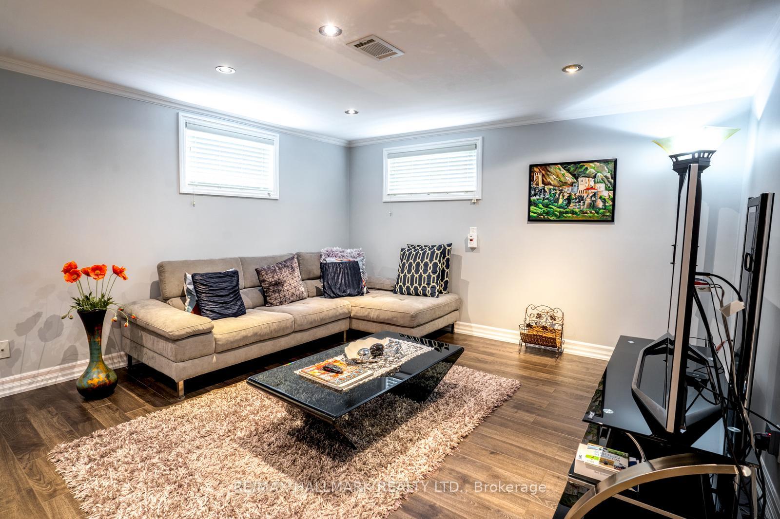 Photo 7 of 110 Trinnell Boulevard, Scarborough, Clairlea-Birchmount — HOMEH