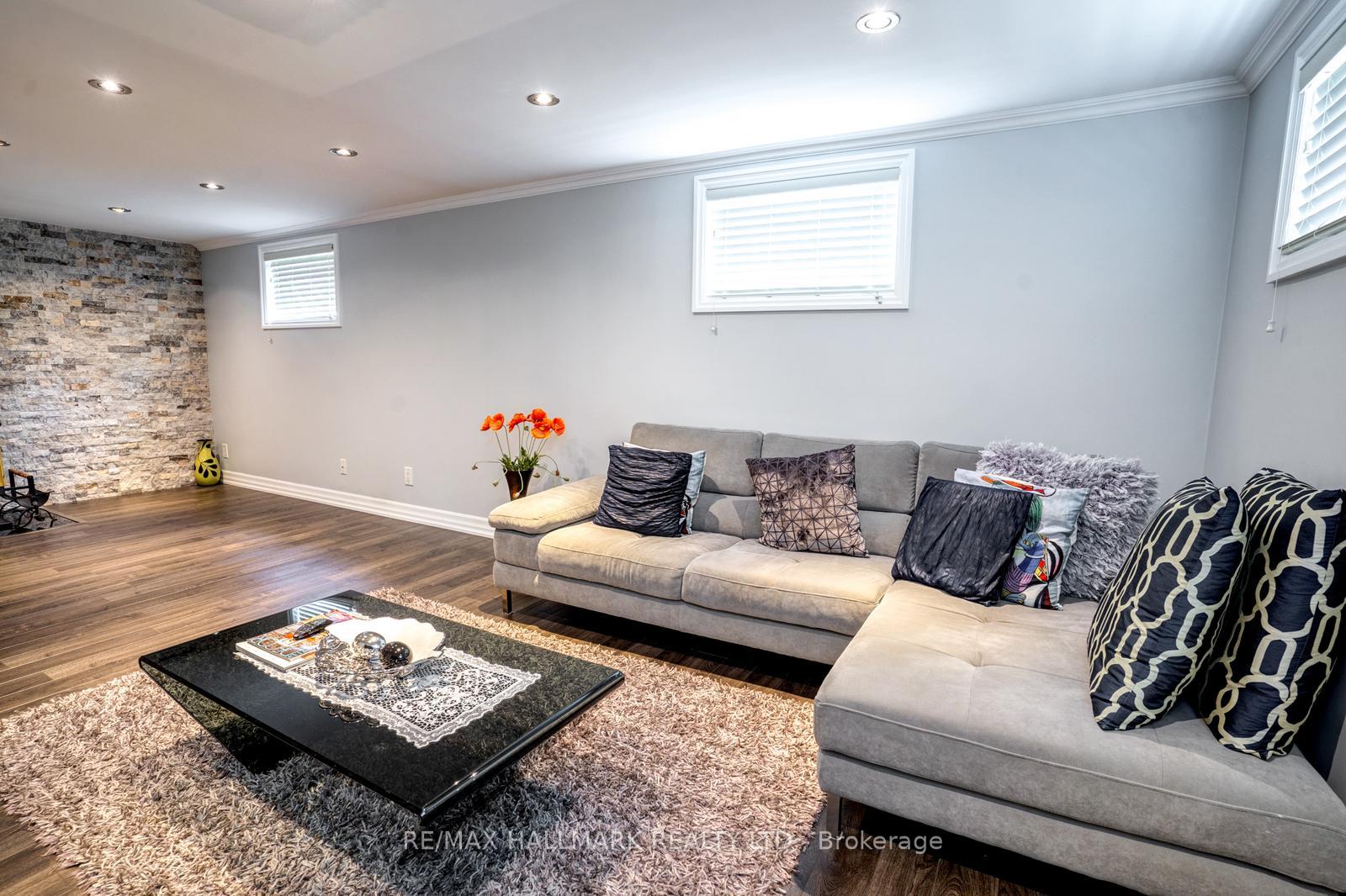 Photo 9 of 110 Trinnell Boulevard, Scarborough, Clairlea-Birchmount — HOMEH