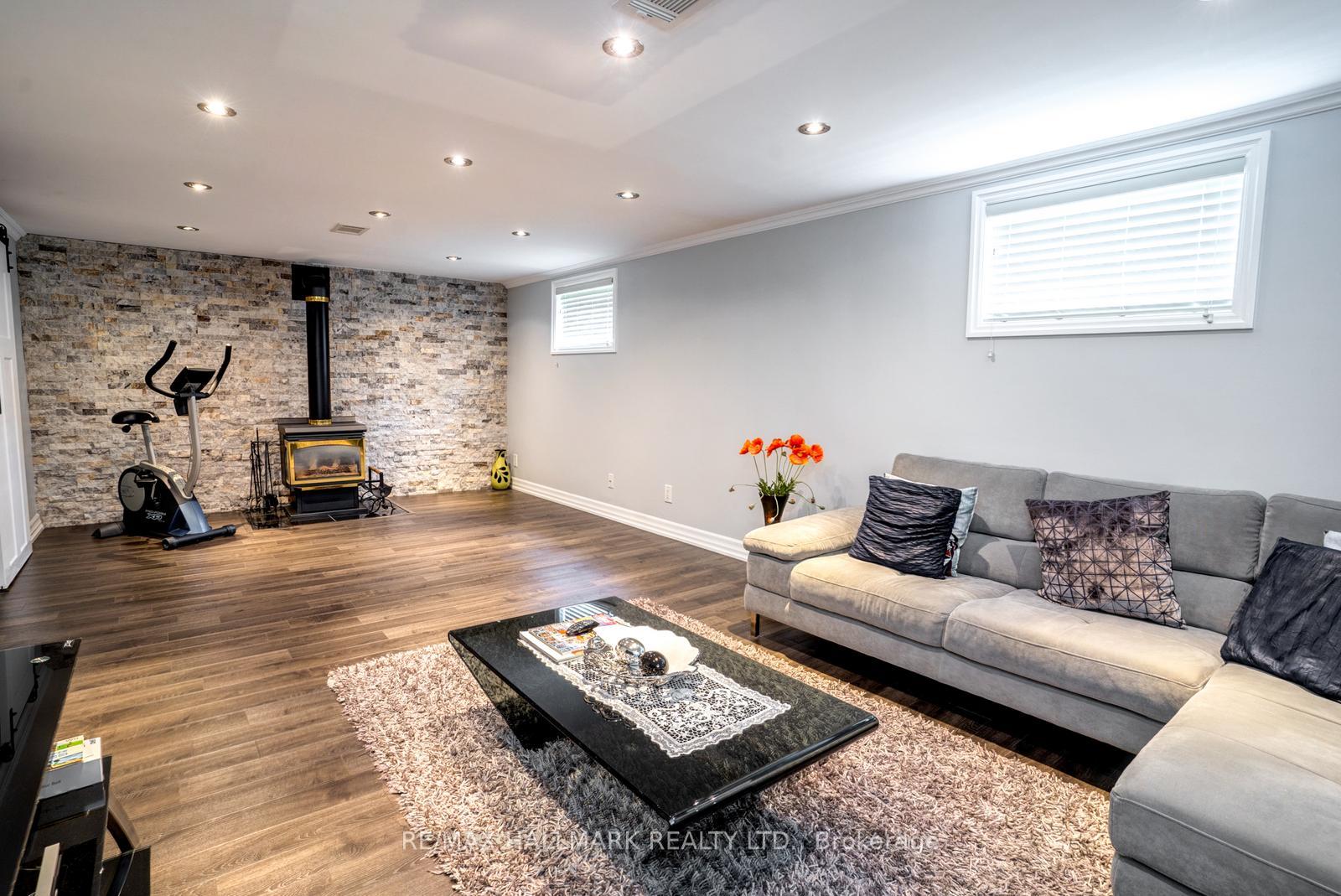 Photo 10 of 110 Trinnell Boulevard, Scarborough, Clairlea-Birchmount — HOMEH