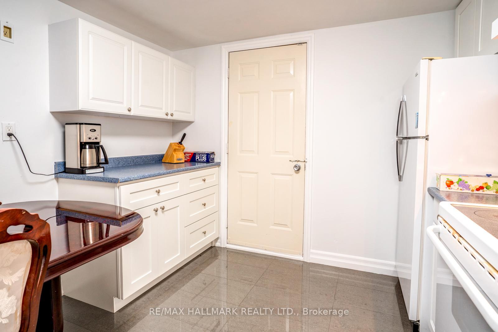 Photo 11 of 110 Trinnell Boulevard, Scarborough, Clairlea-Birchmount — HOMEH