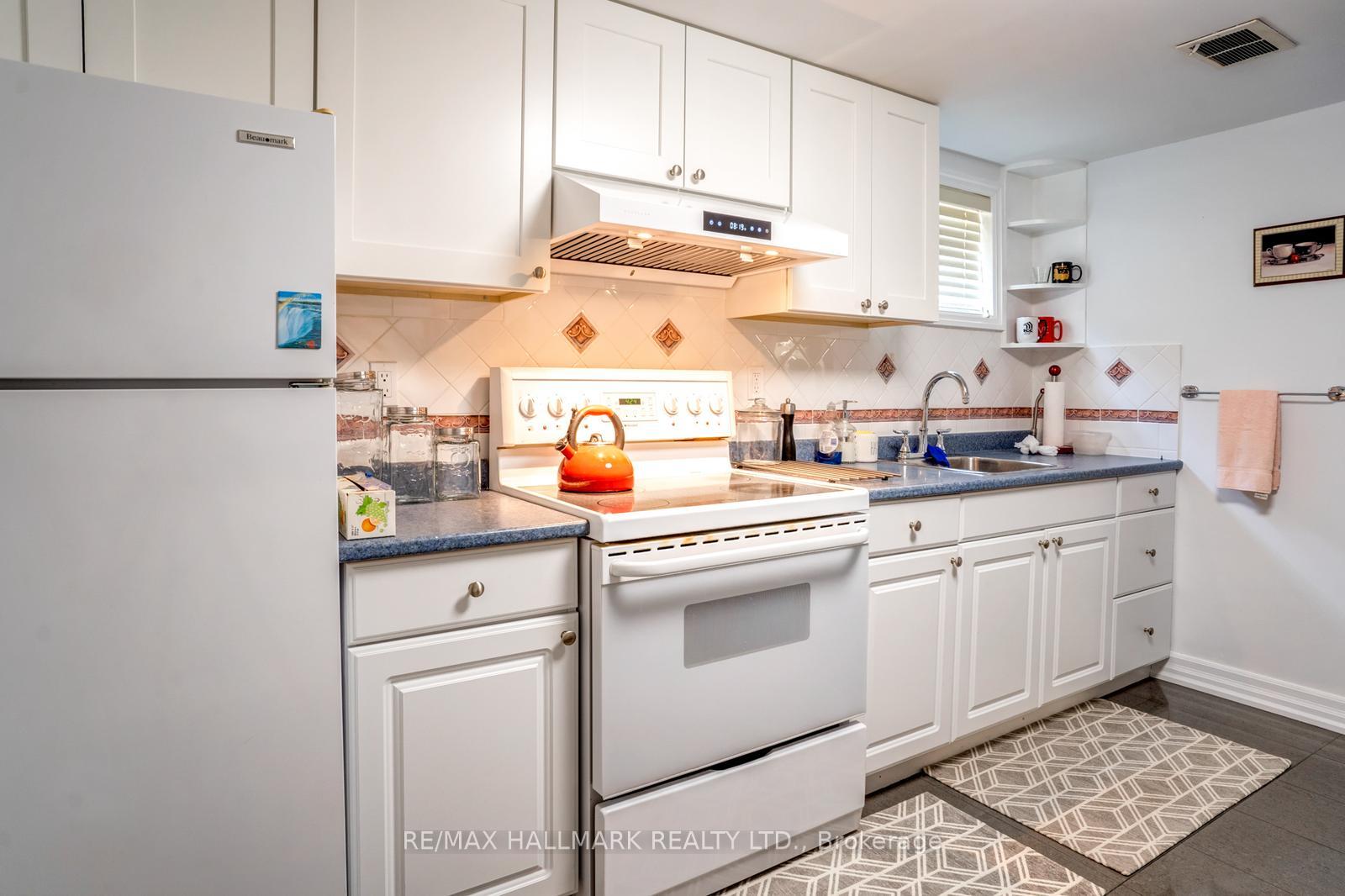 Photo 12 of 110 Trinnell Boulevard, Scarborough, Clairlea-Birchmount — HOMEH