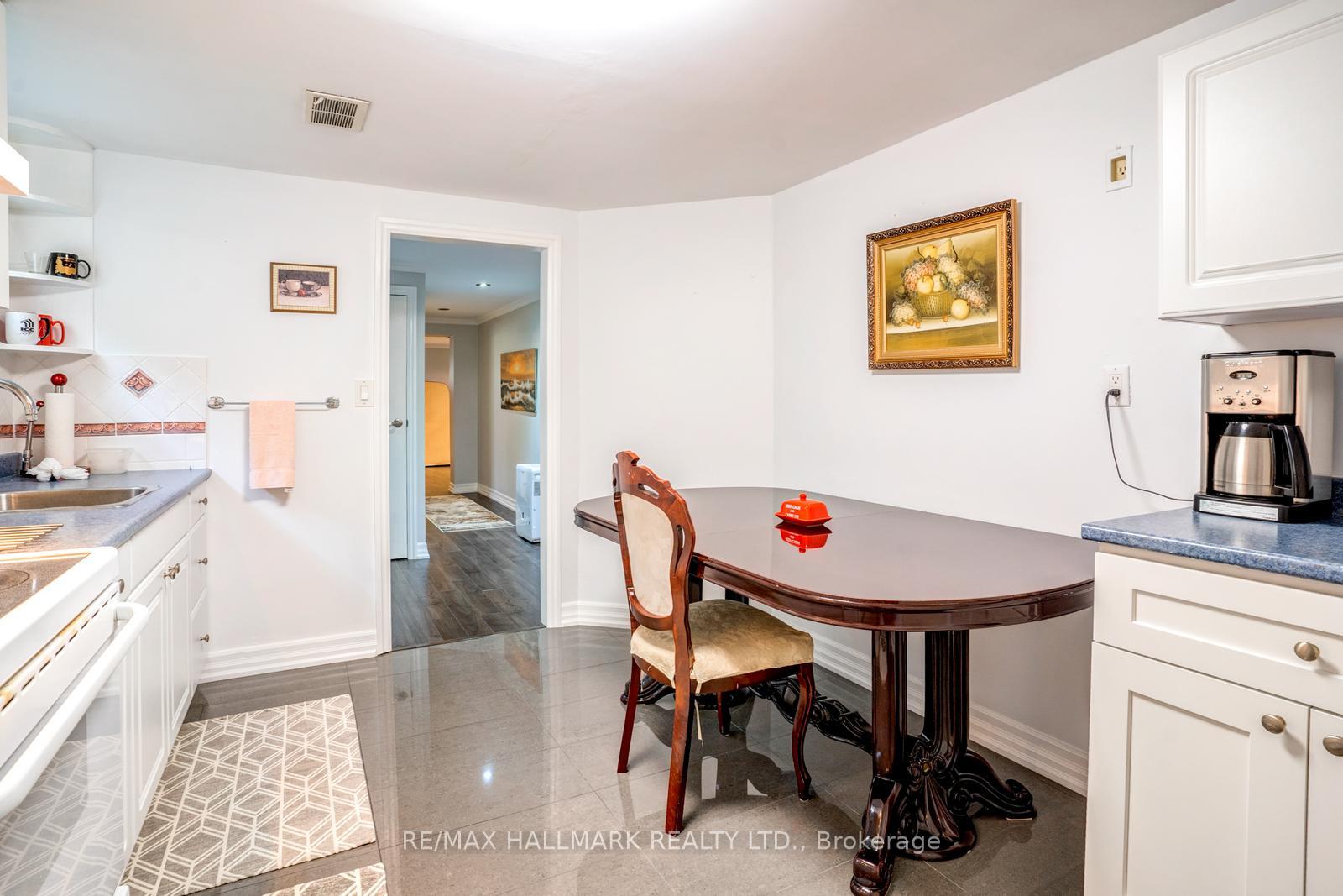 Photo 13 of 110 Trinnell Boulevard, Scarborough, Clairlea-Birchmount — HOMEH