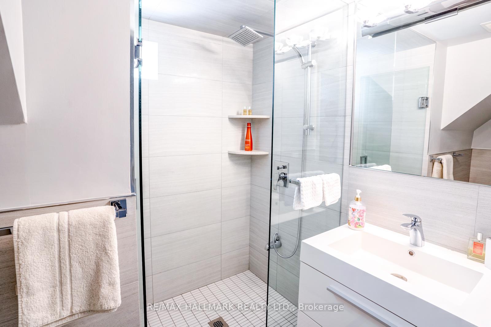 Photo 17 of 110 Trinnell Boulevard, Scarborough, Clairlea-Birchmount — HOMEH