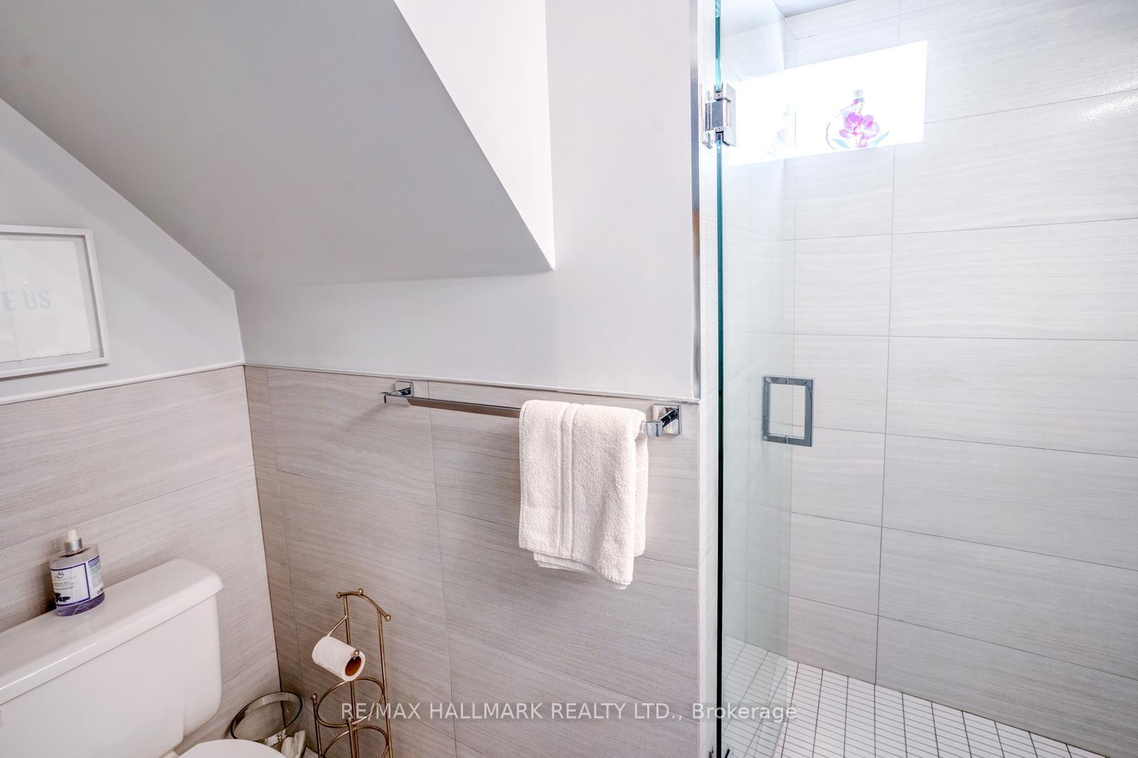 Photo 18 of 110 Trinnell Boulevard, Scarborough, Clairlea-Birchmount — HOMEH