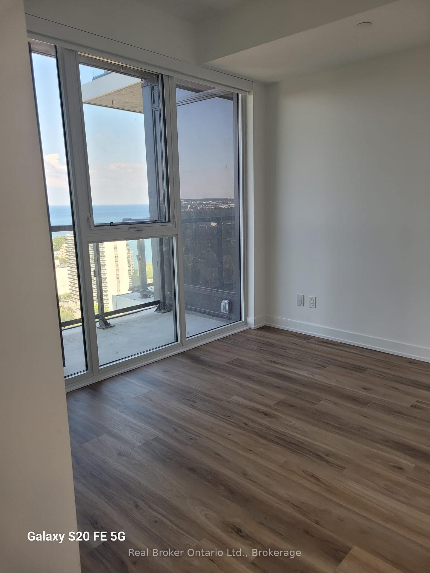 Photo 9 of Unit 2202, 370 Martha Street, Burlington, Brant — HOMEH