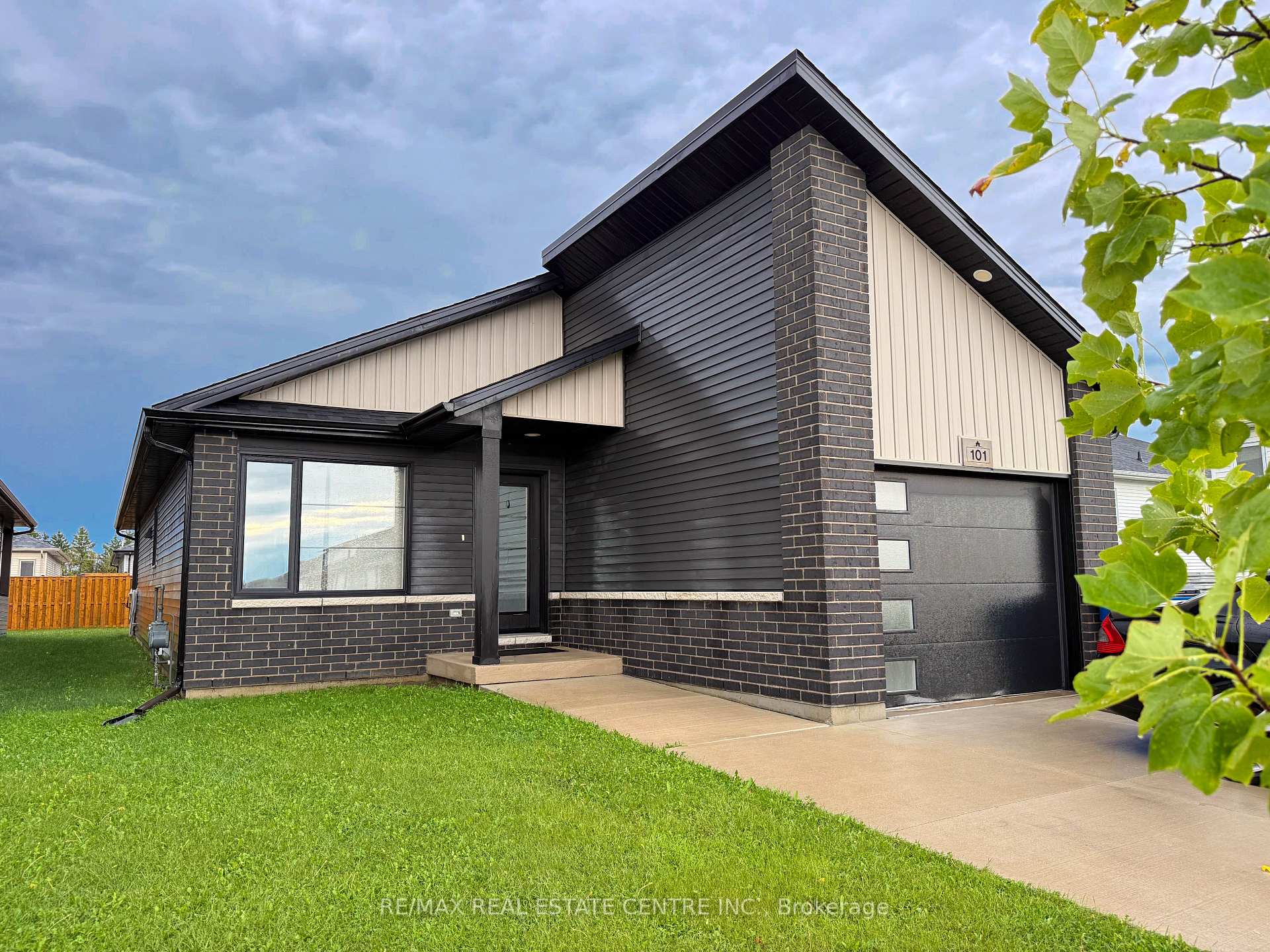 Photo of 101 Grassland Grove