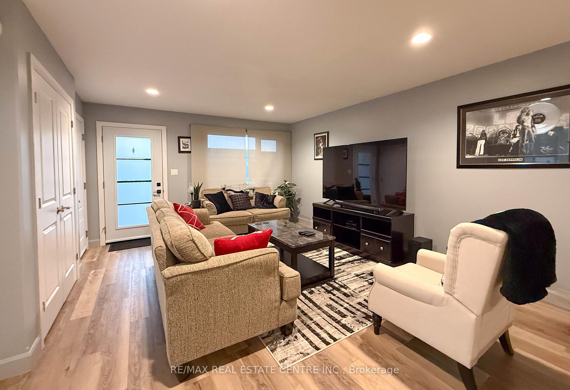Photo 2 of 101 Grassland Grove, Chatham-Kent, Chatham — HOMEH