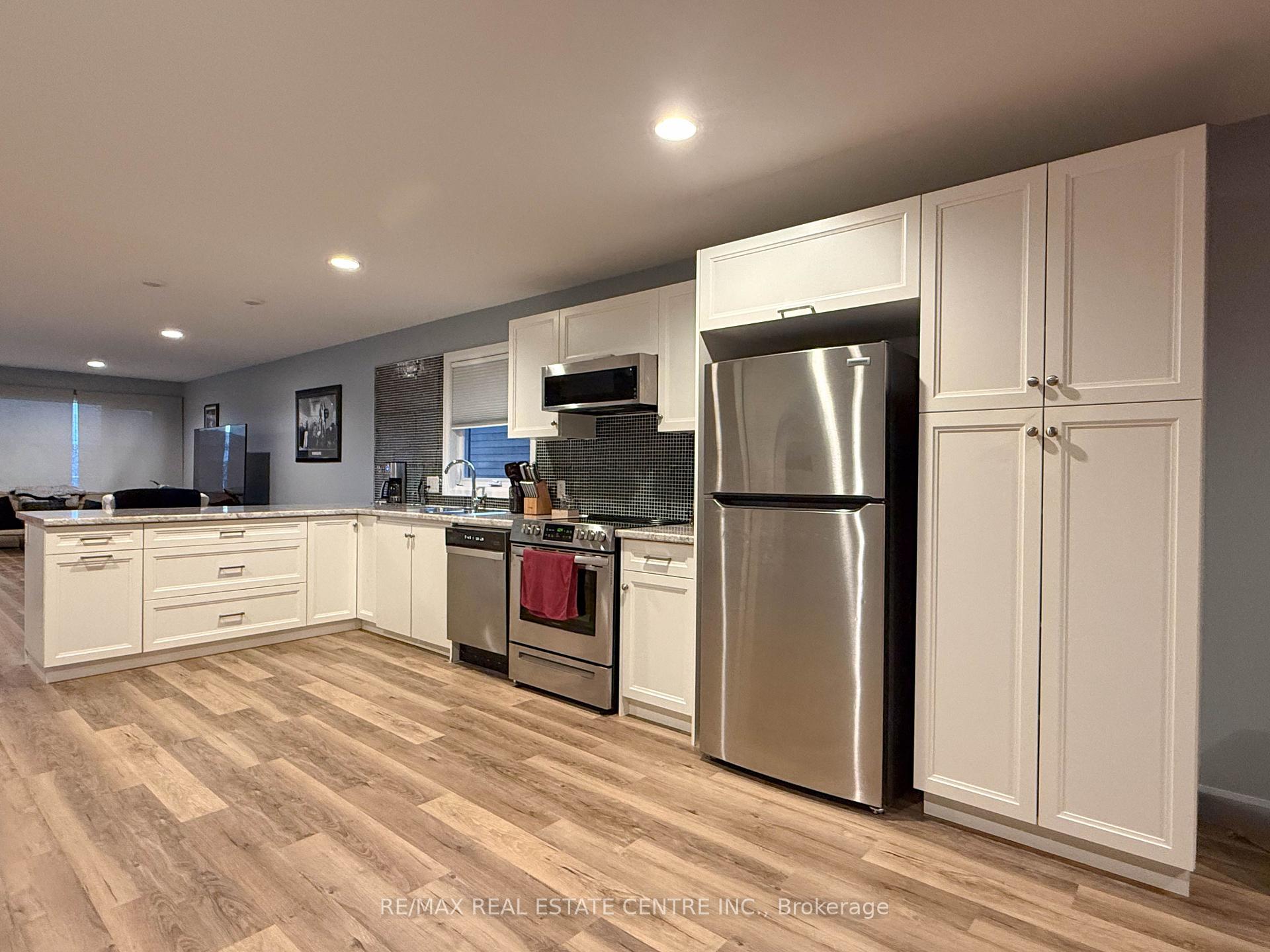 Photo 3 of 101 Grassland Grove, Chatham-Kent, Chatham — HOMEH