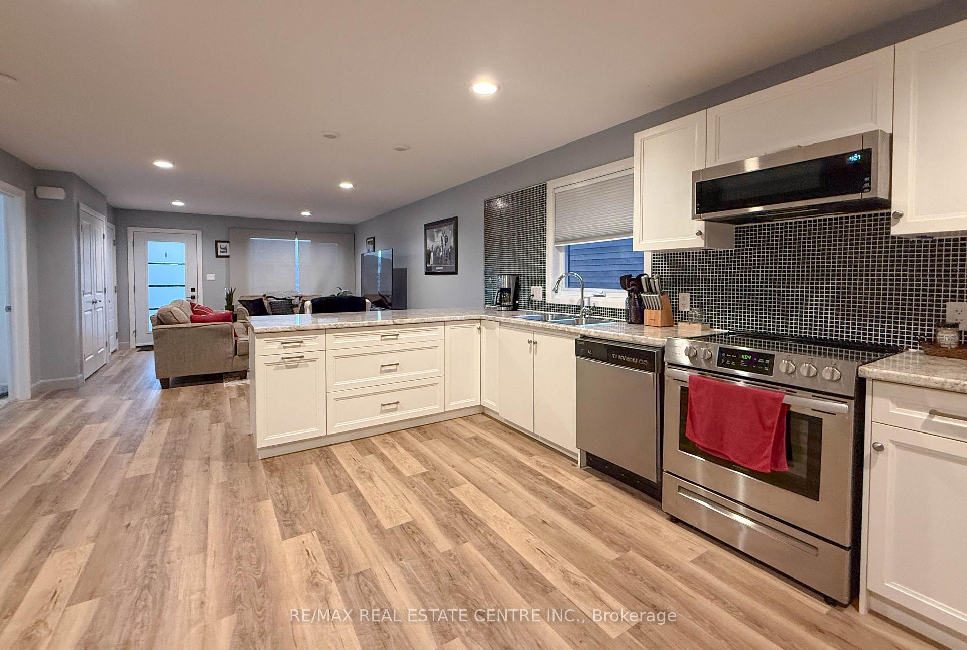 Photo 4 of 101 Grassland Grove, Chatham-Kent, Chatham — HOMEH