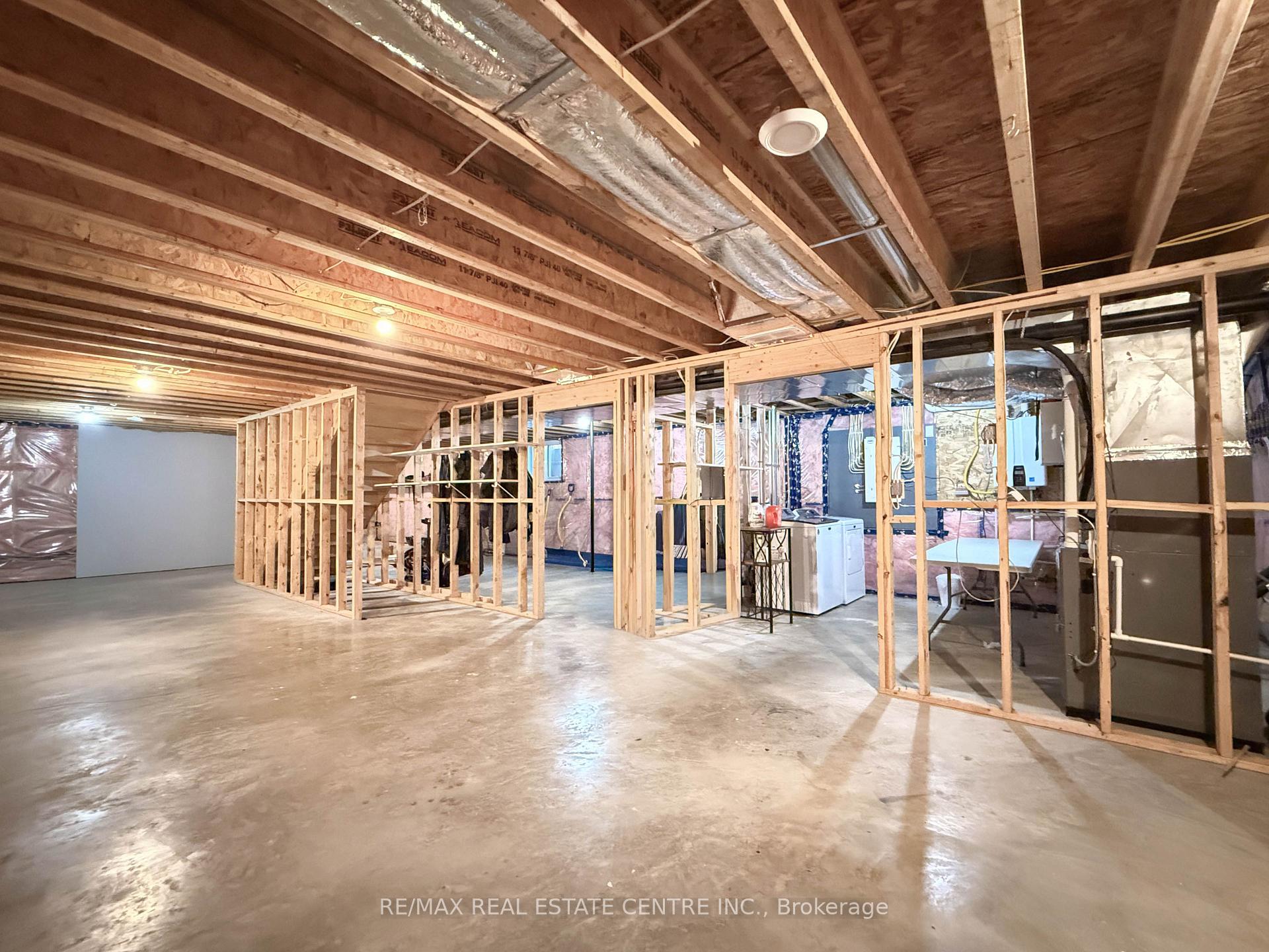 Photo 15 of 101 Grassland Grove, Chatham-Kent, Chatham — HOMEH