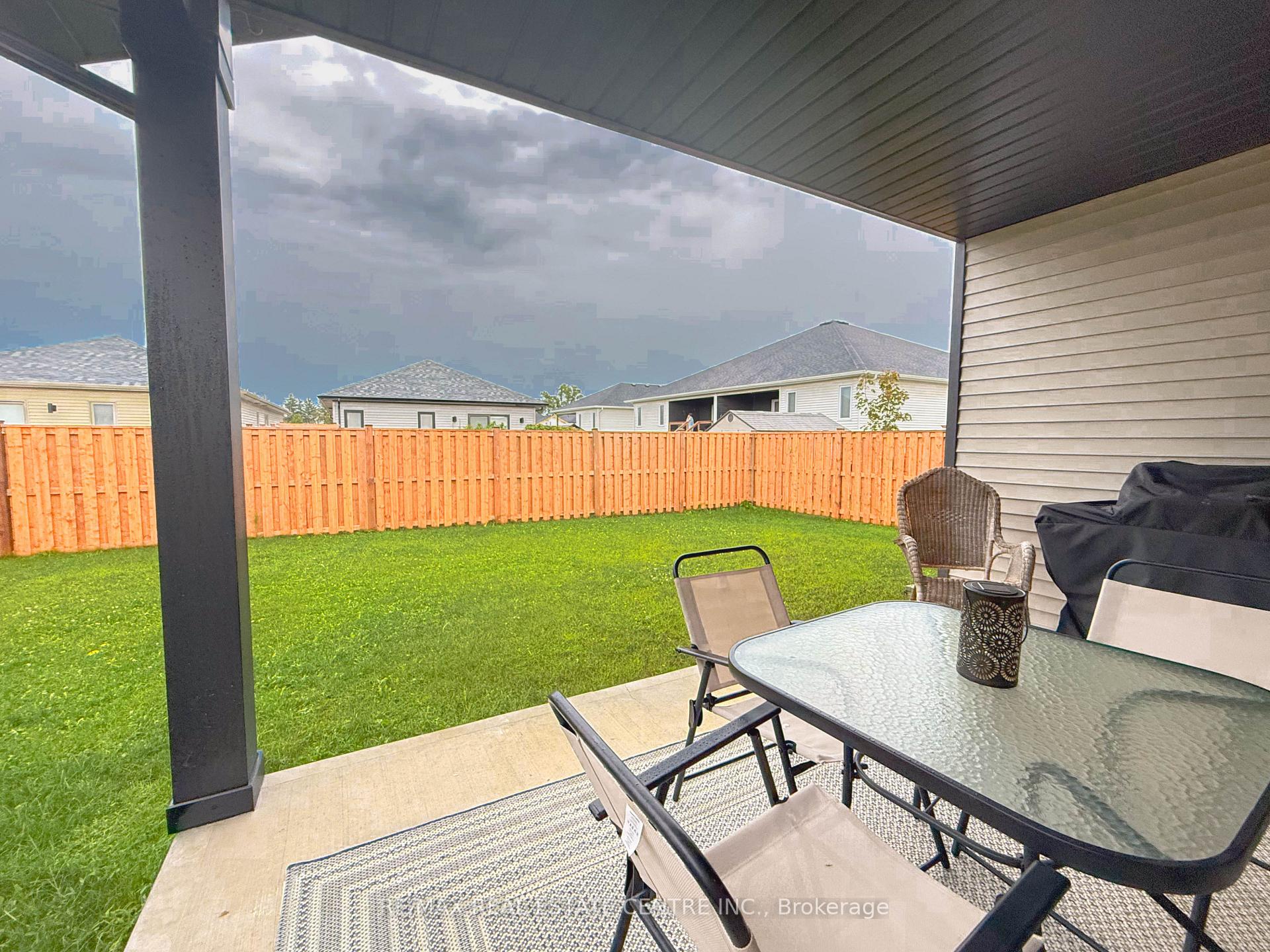 Photo 17 of 101 Grassland Grove, Chatham-Kent, Chatham — HOMEH