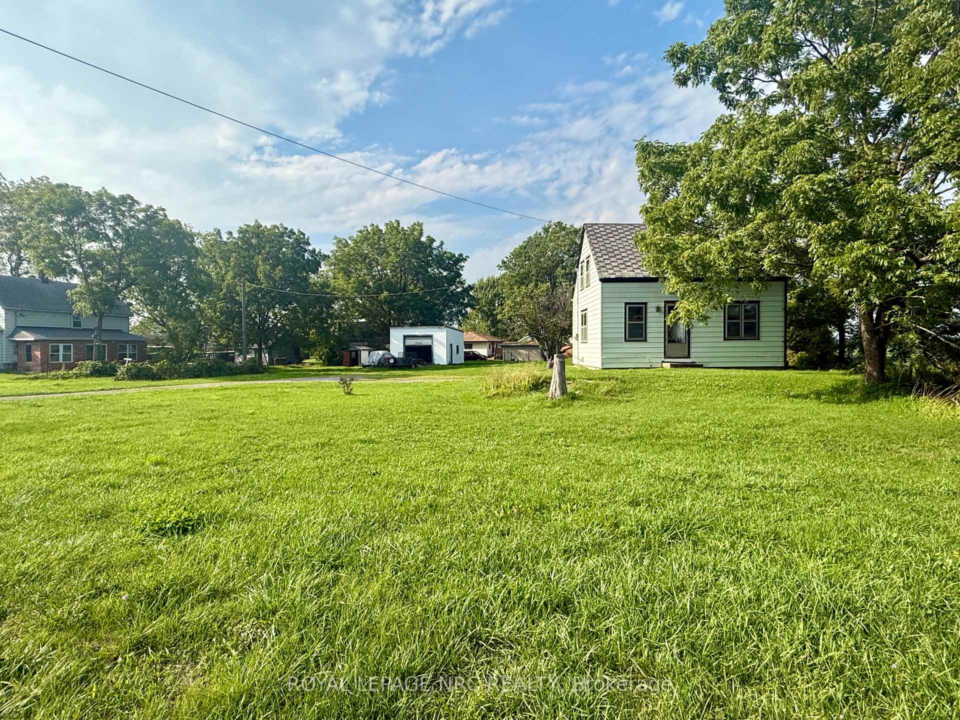 Photo of 735 Main Street W