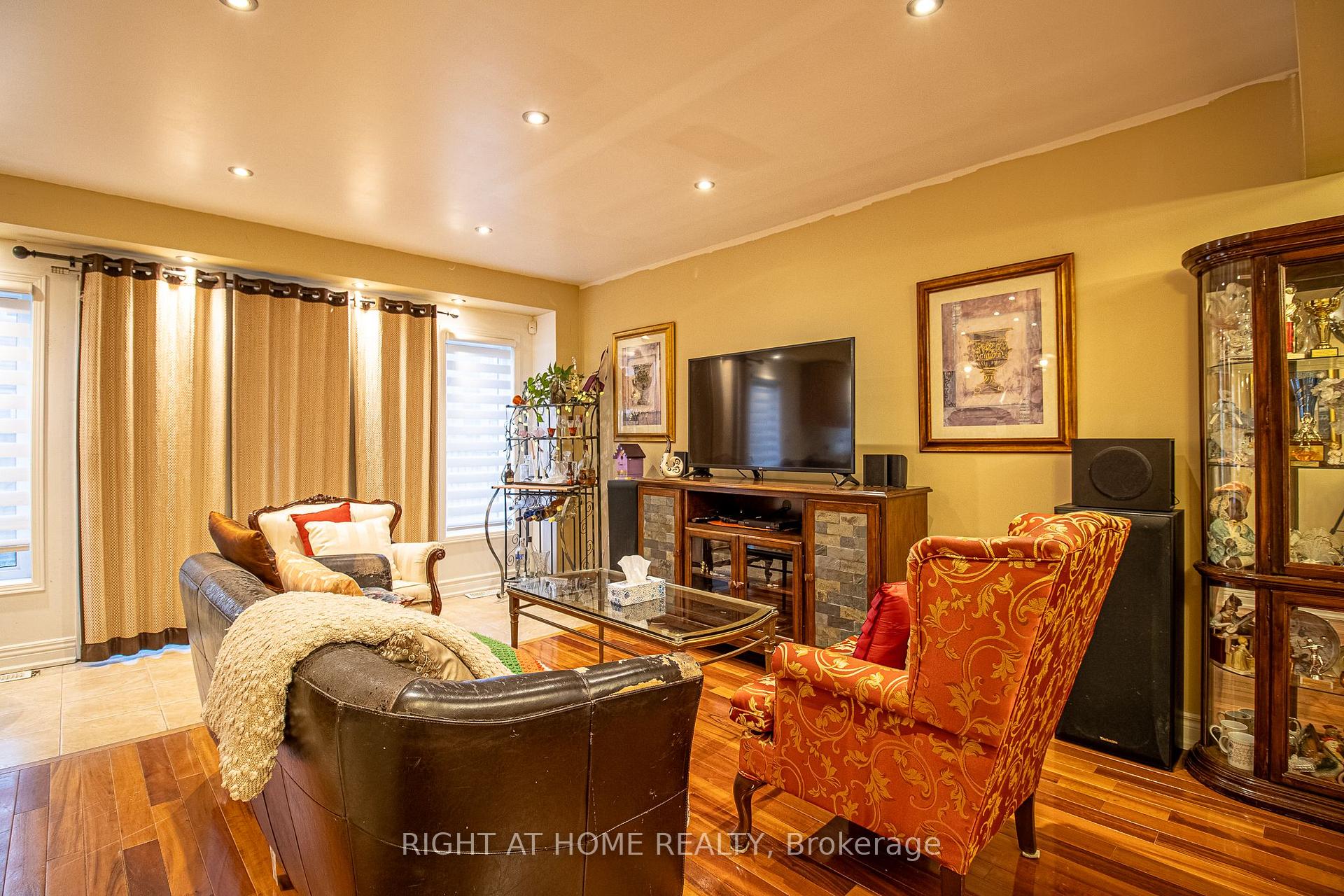 Photo 13 of 1 Gaskin Street, Ajax, Central East — HOMEH