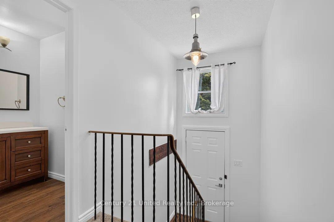 Photo 7 of 61 Broadlands Crescent, Clarington, Courtice — HOMEH