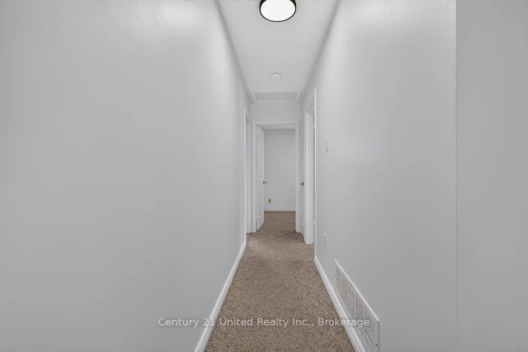 Photo 8 of 61 Broadlands Crescent, Clarington, Courtice — HOMEH